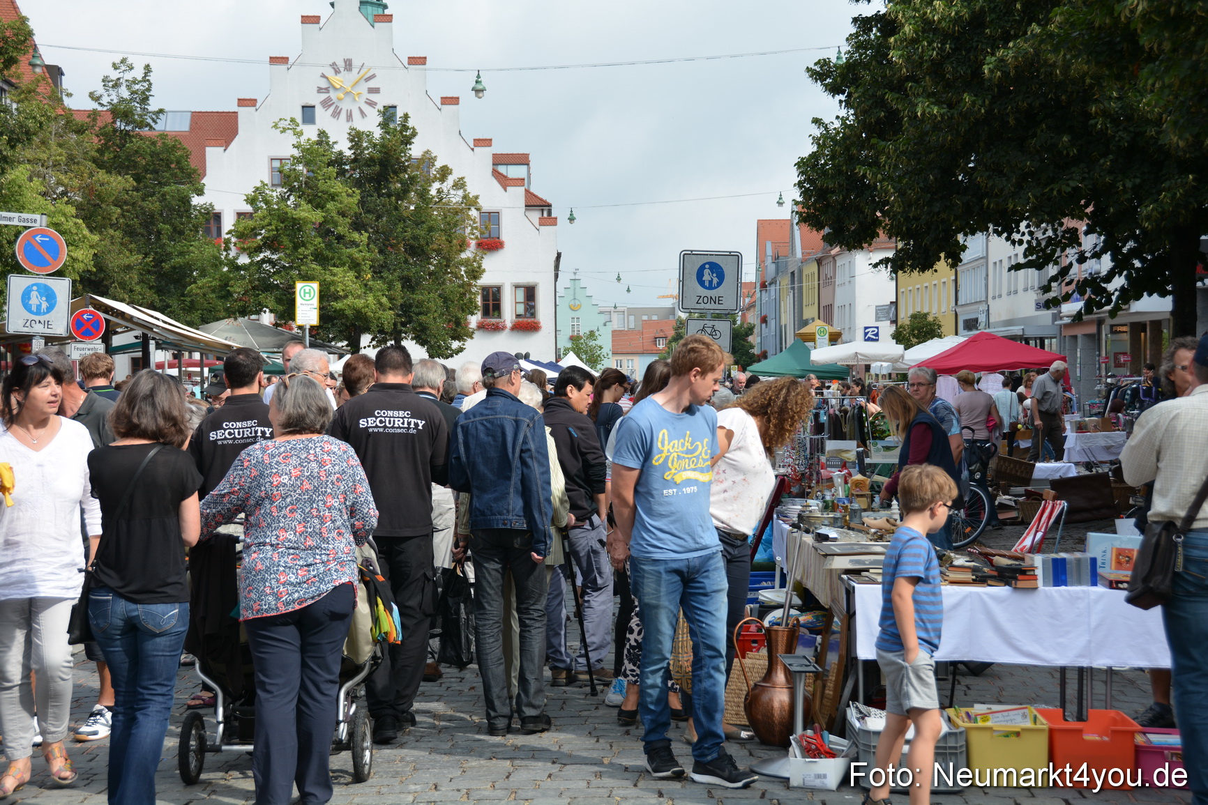 Altstadtflohmarkt Neumarkt 060816 0030