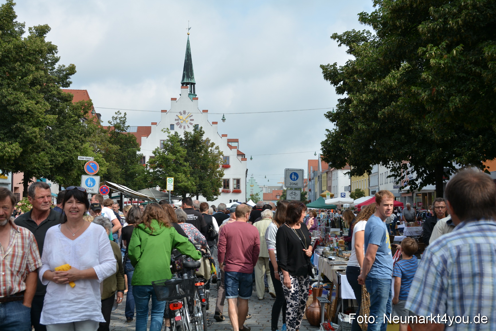 Altstadtflohmarkt Neumarkt 060816 0032