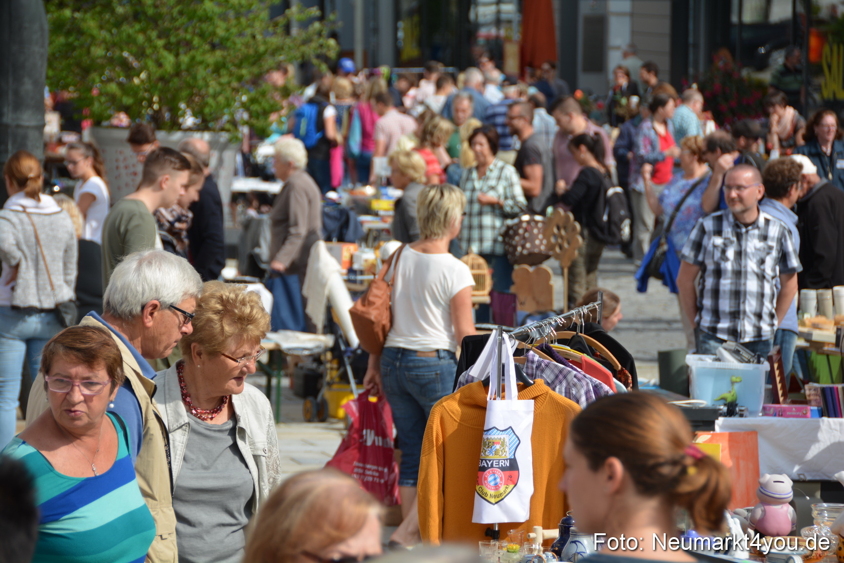 Altstadtflohmarkt Neumarkt 060816 0060