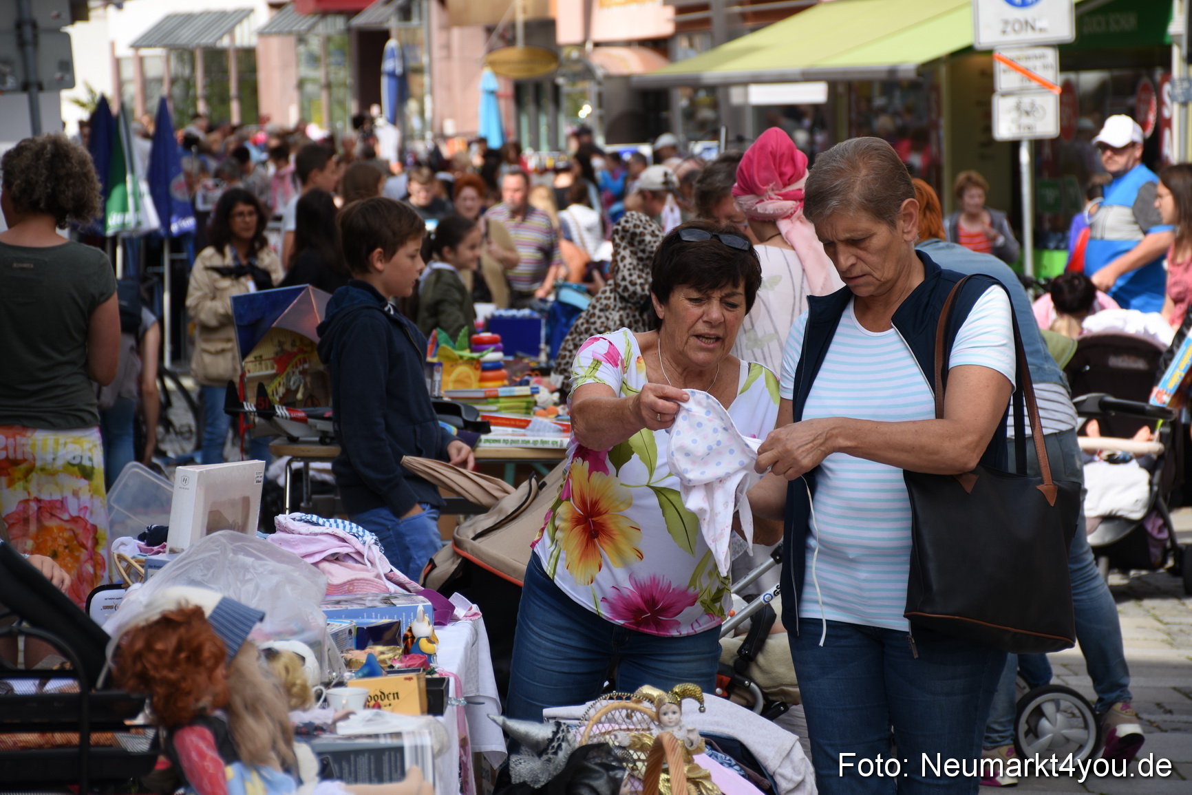 Altstadtflohmarkt Neumarkt 060816 0097