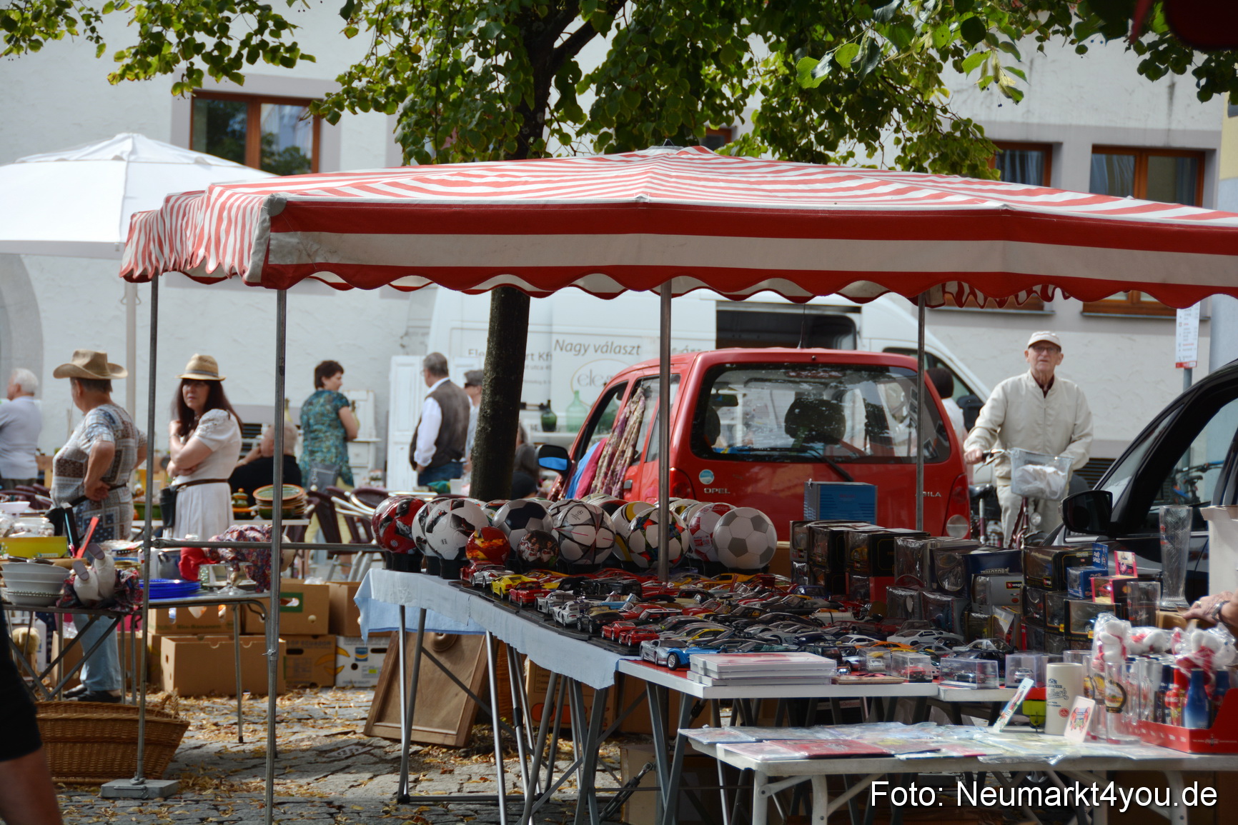 Altstadtflohmarkt Neumarkt 060816 0105