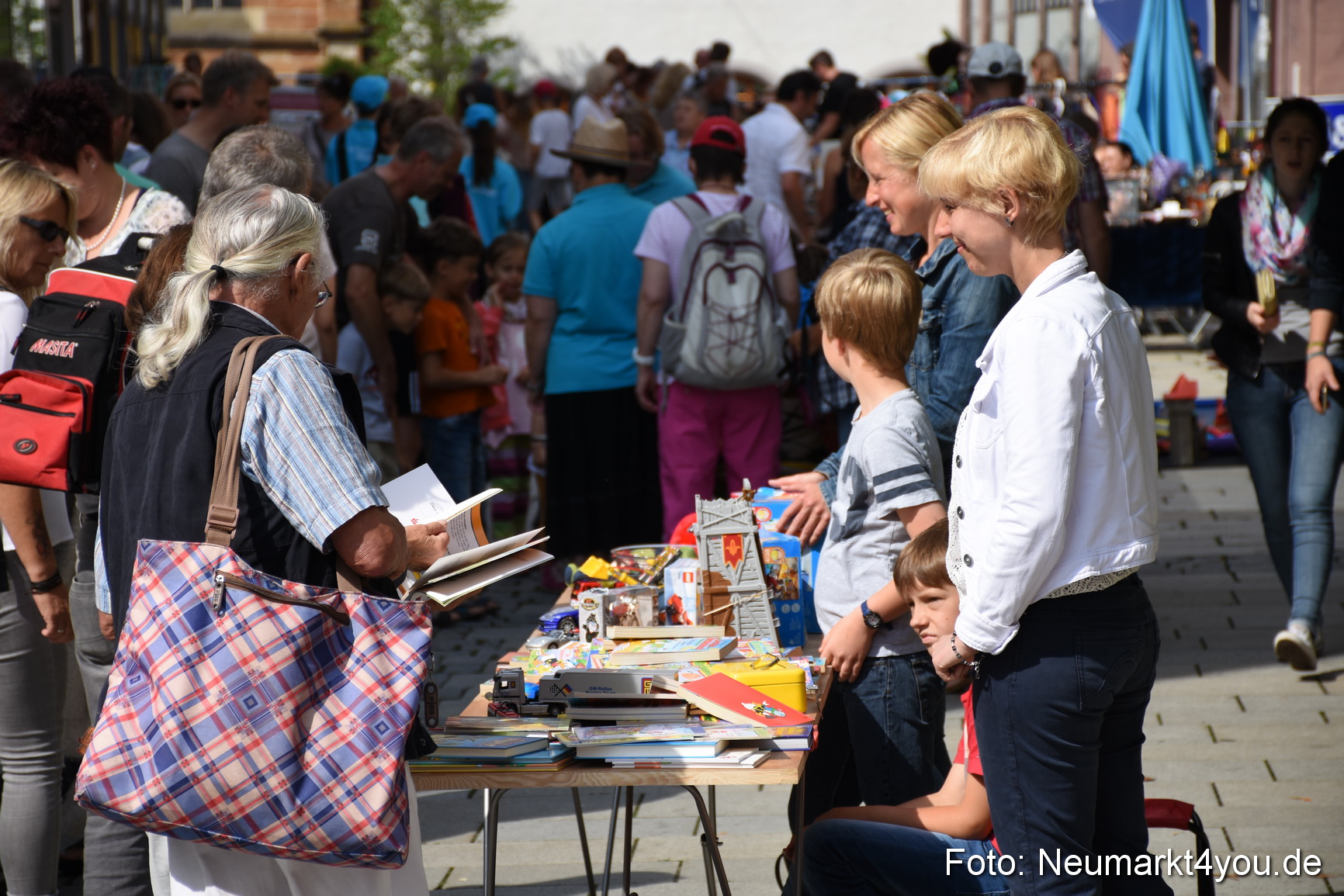 Altstadtflohmarkt Neumarkt 060816 0109