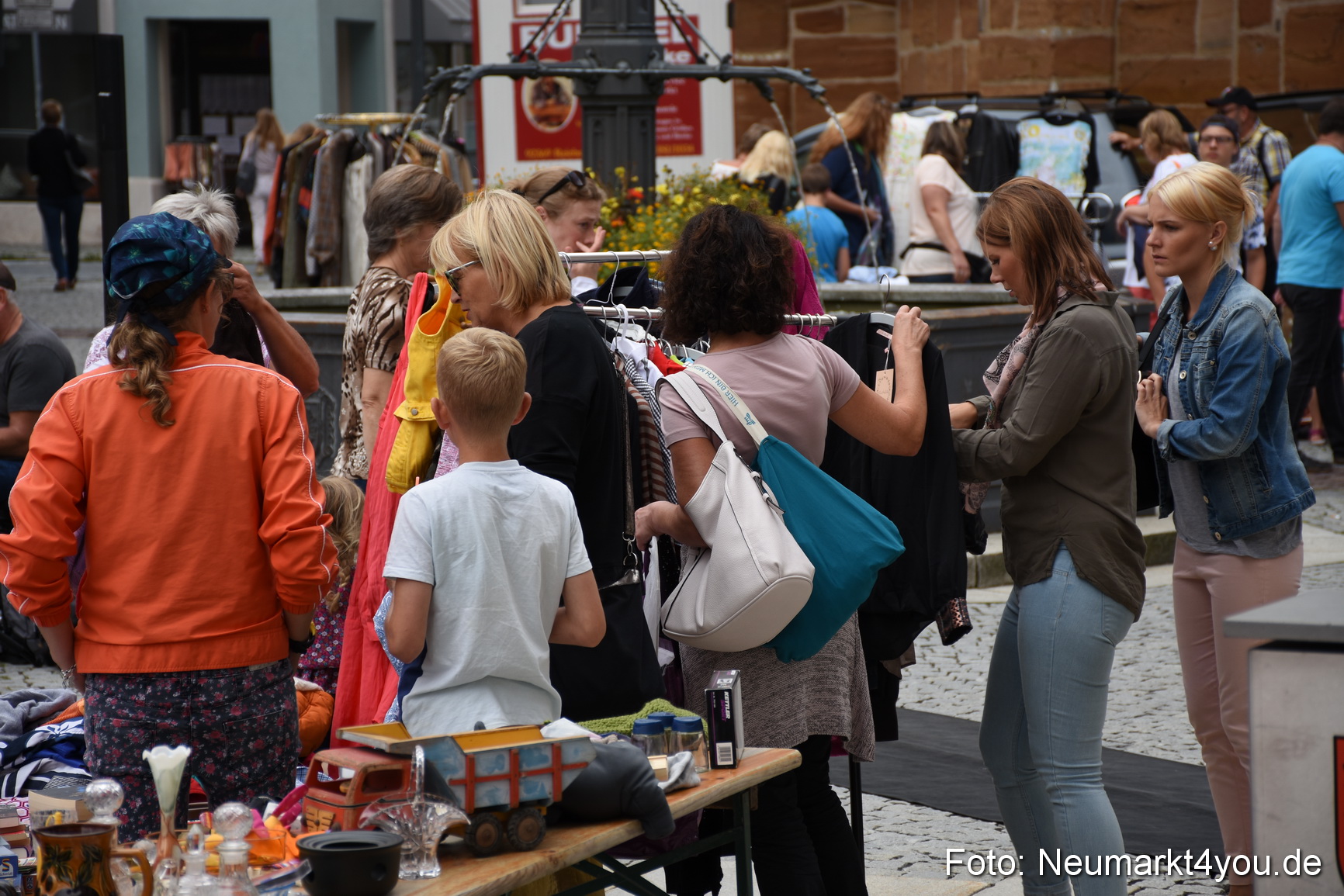 Altstadtflohmarkt Neumarkt 060816 0123