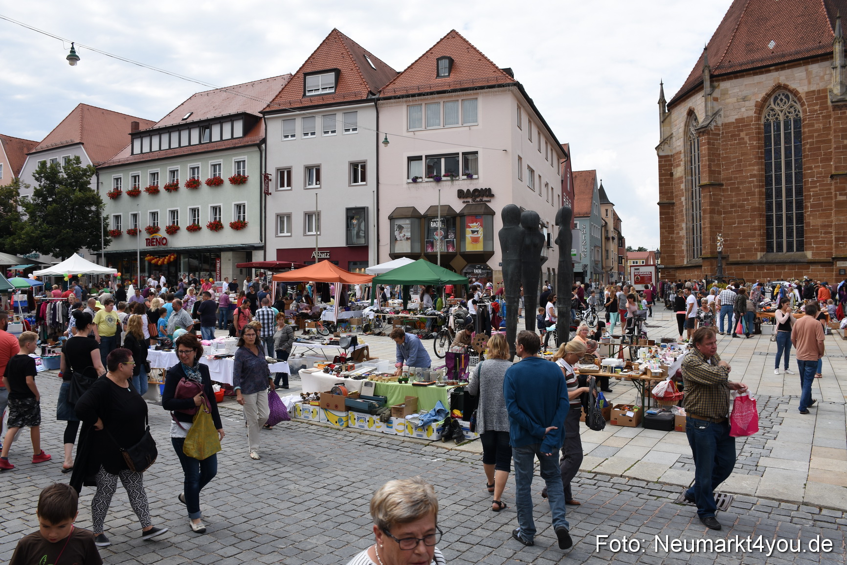 Altstadtflohmarkt Neumarkt 060816 0127