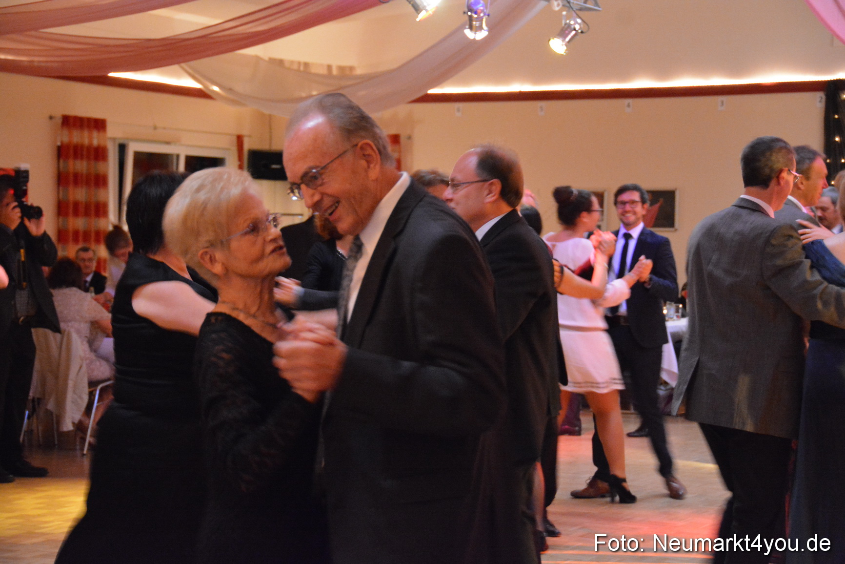 Crazy ASV Herbstball 051116 0065