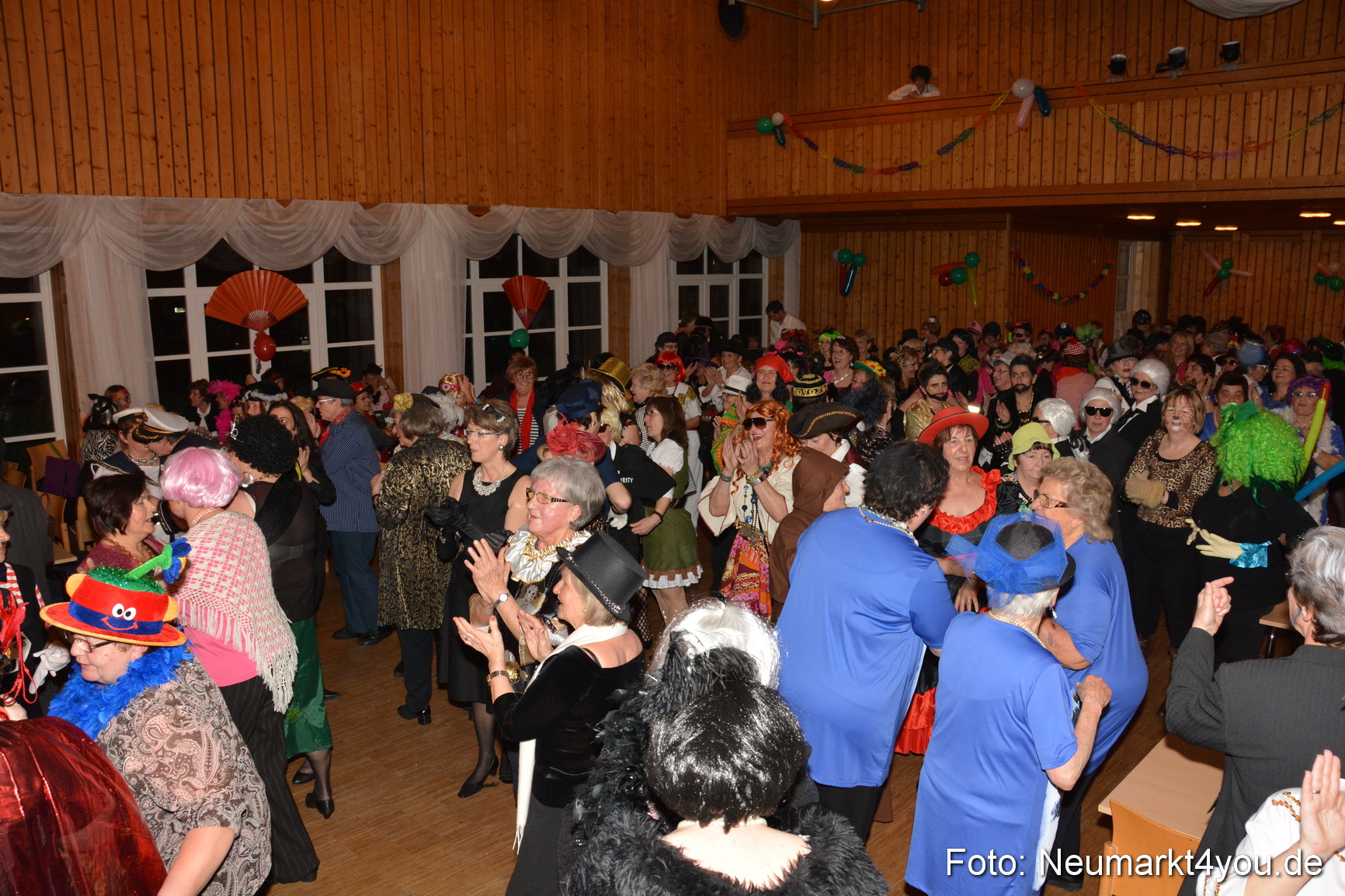 Weiberfasching in Neumarkt 040216 0007