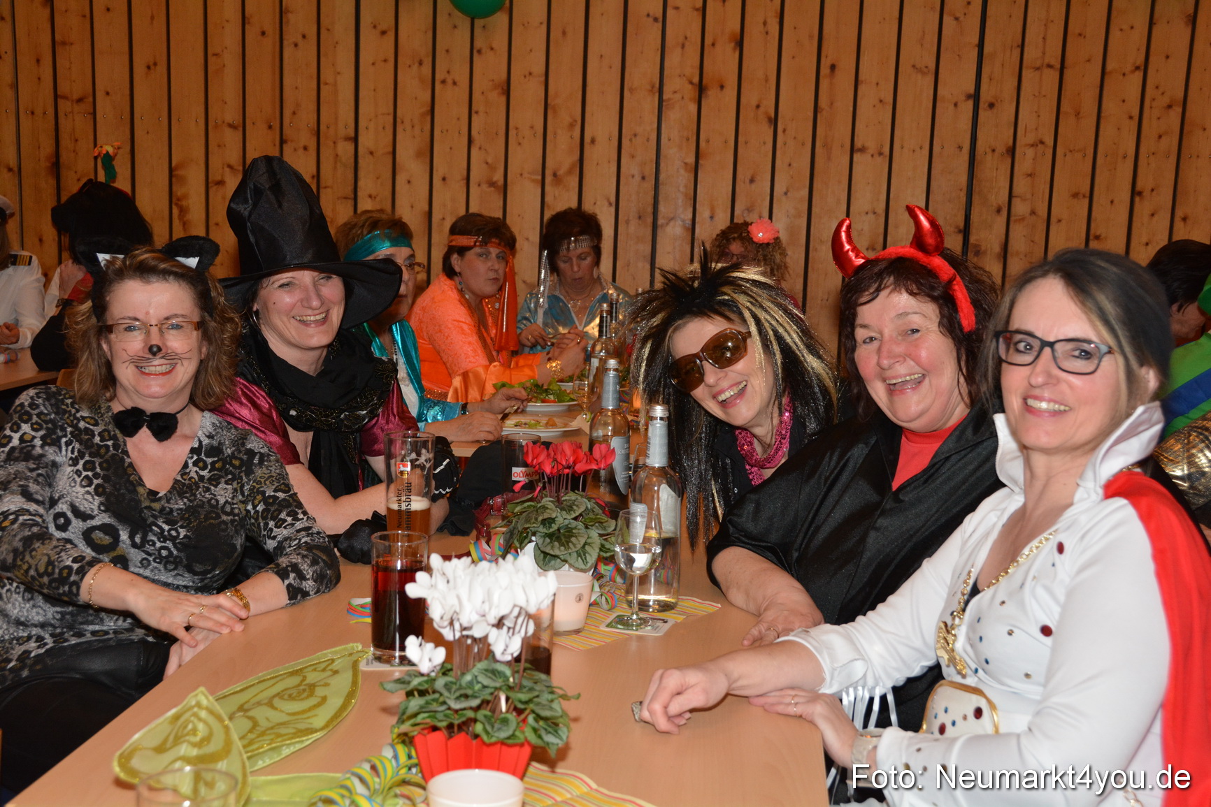 Weiberfasching in Neumarkt 040216 0010