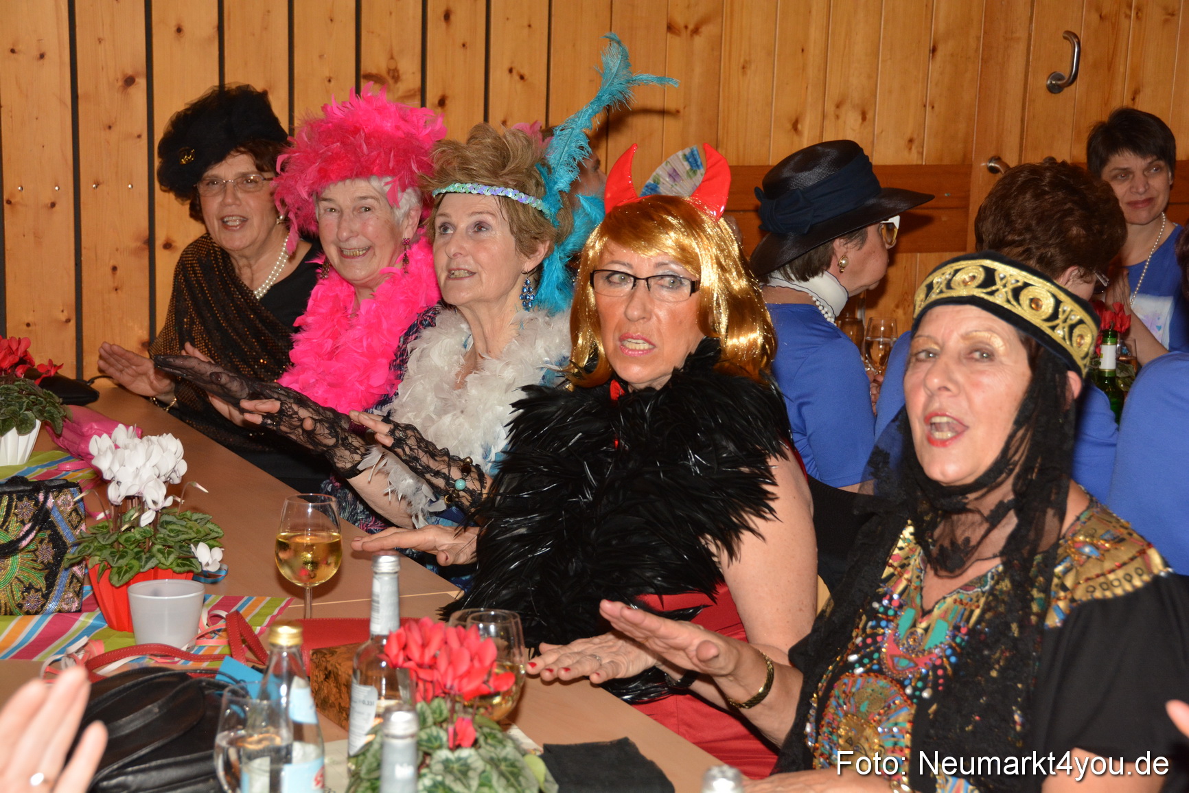 Weiberfasching in Neumarkt 040216 0033