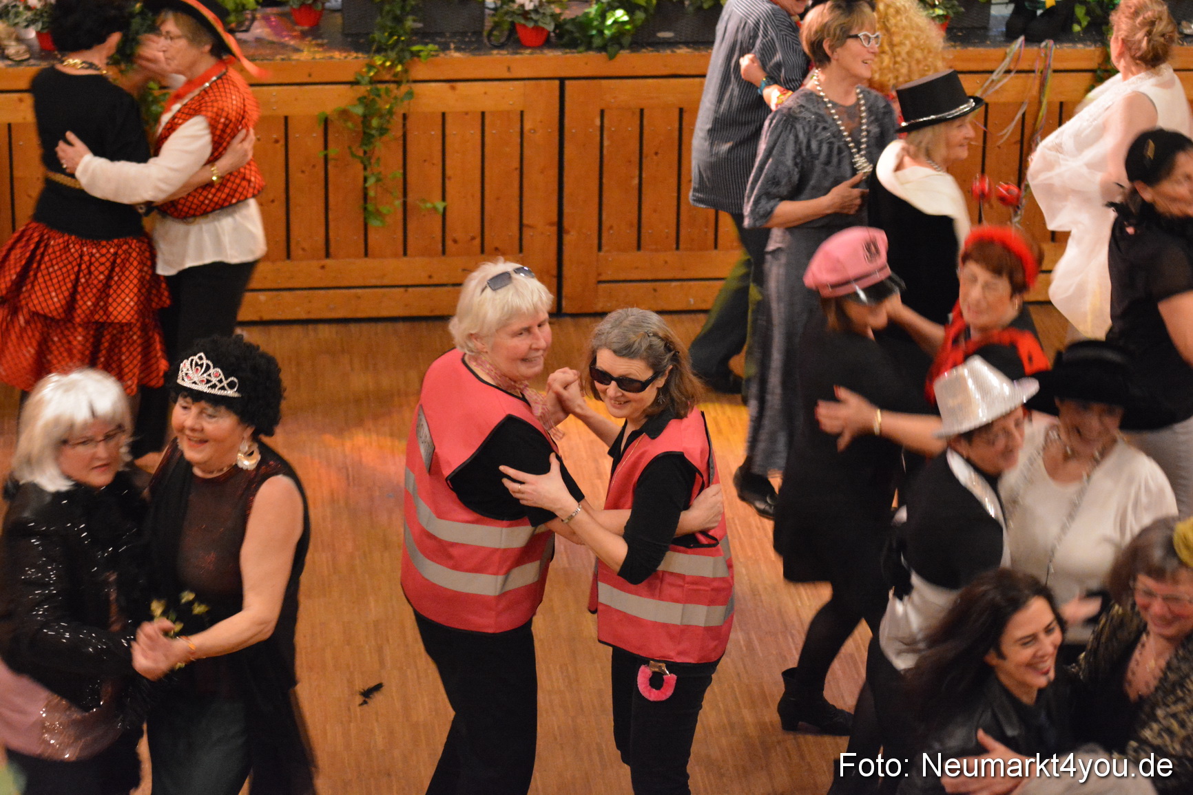 Weiberfasching in Neumarkt 040216 0041