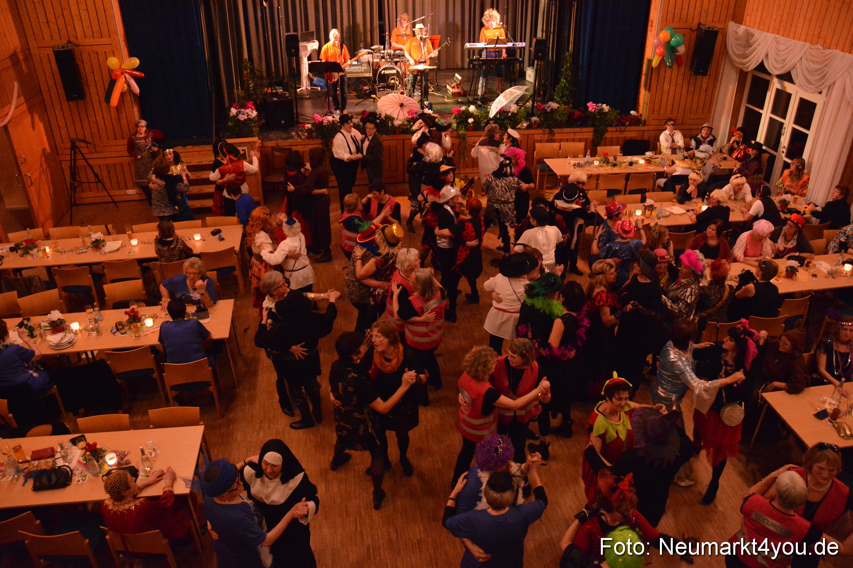 Weiberfasching in Neumarkt 040216 0044