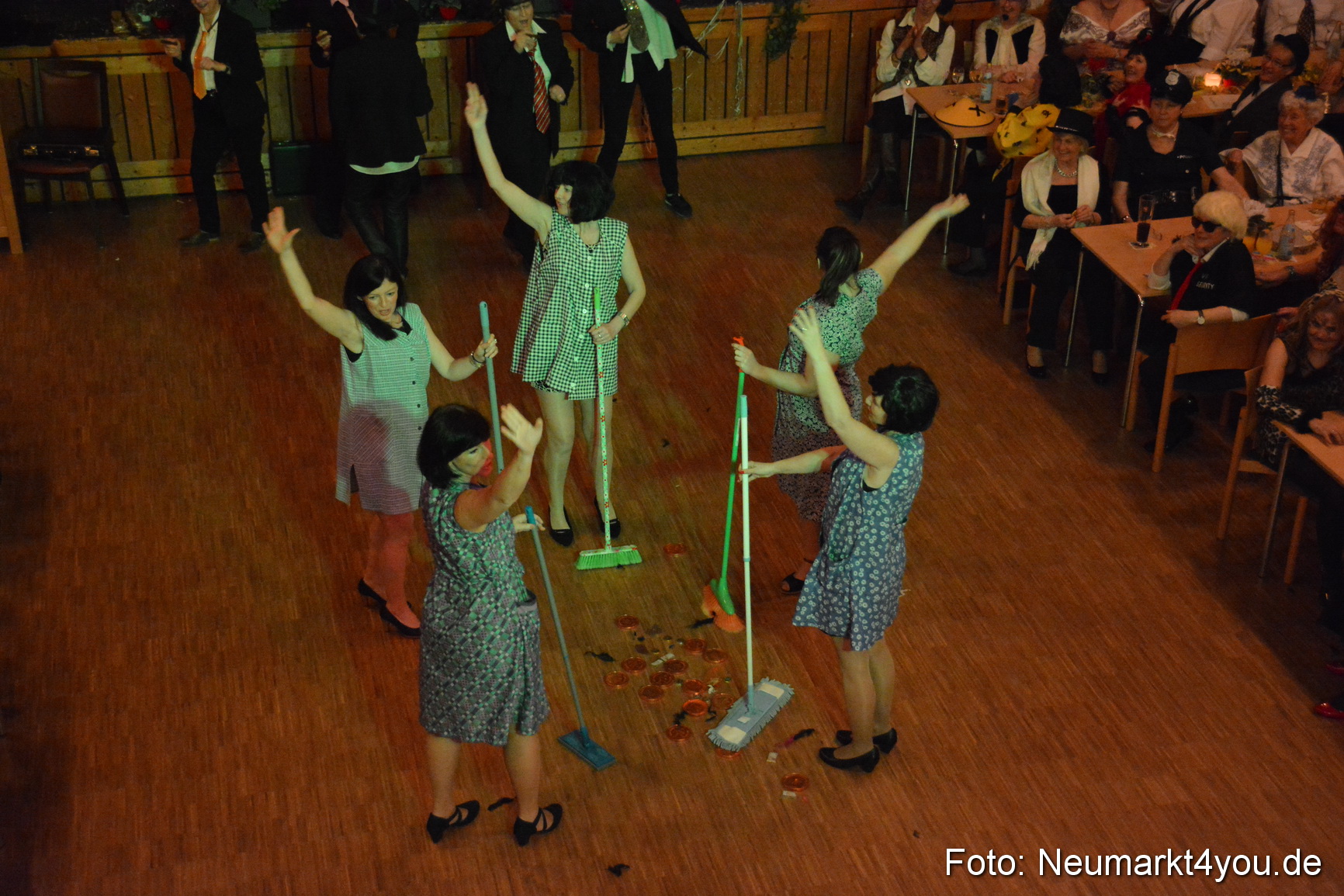 Weiberfasching in Neumarkt 040216 0061