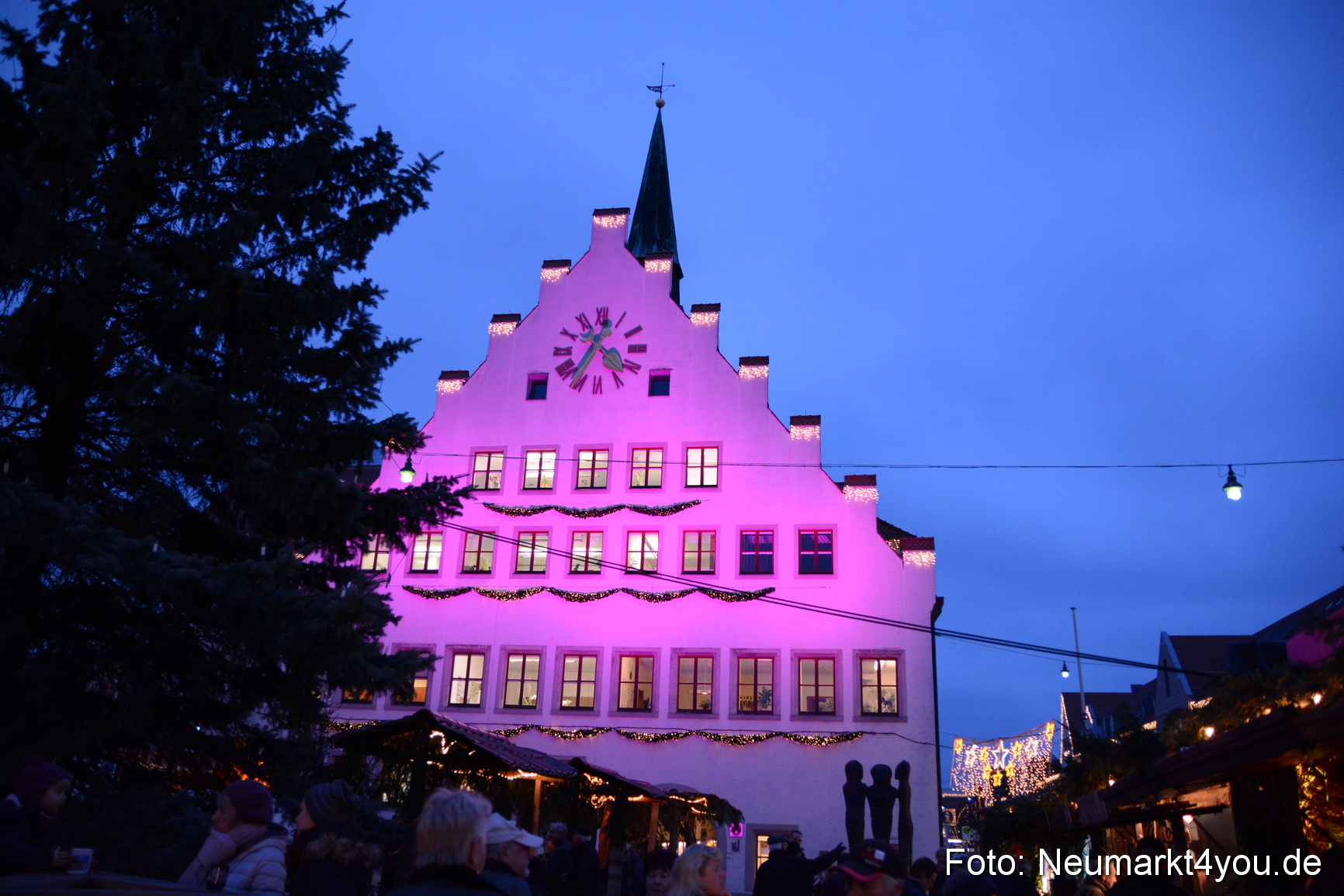 Weihnachtsmarkt Neumarkt Eroeffnung 241116 0015