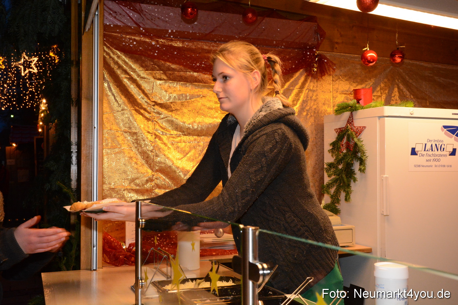 Weihnachtsmarkt Neumarkt Eroeffnung 241116 0020