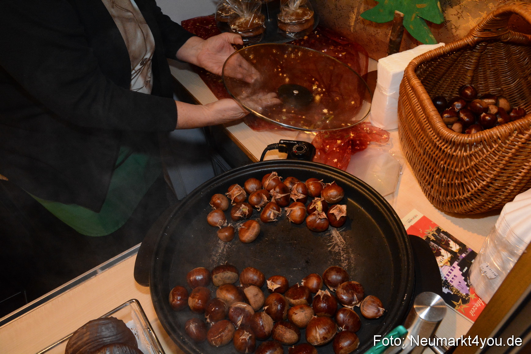 Weihnachtsmarkt Neumarkt Eroeffnung 241116 0021