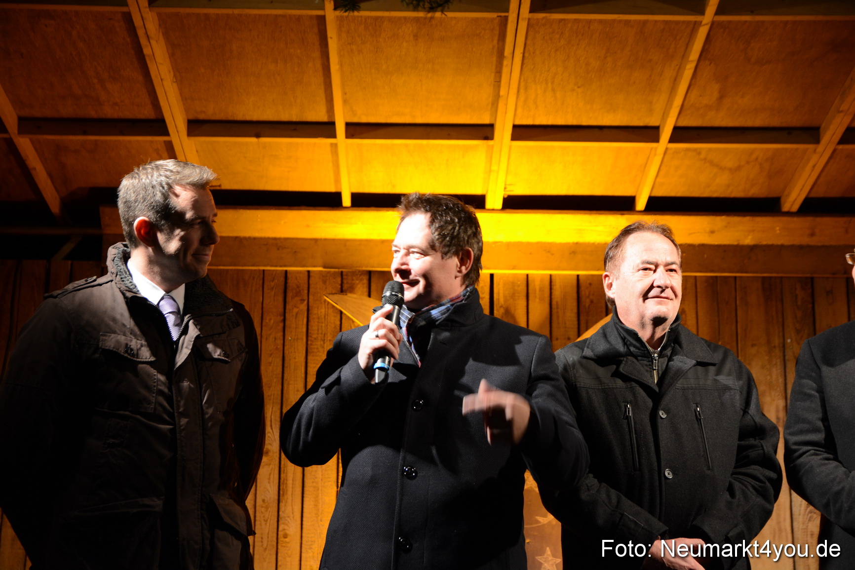 Weihnachtsmarkt Neumarkt Eroeffnung 241116 0037