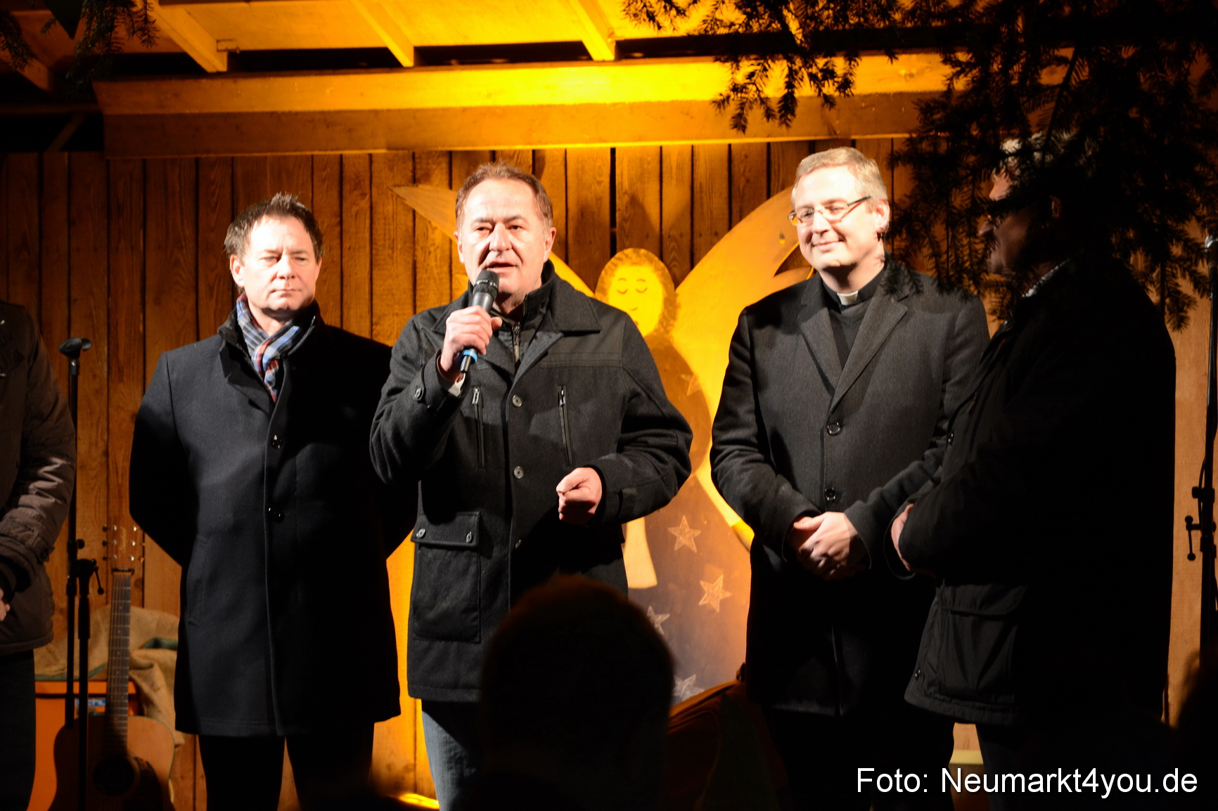 Weihnachtsmarkt Neumarkt Eroeffnung 241116 0039