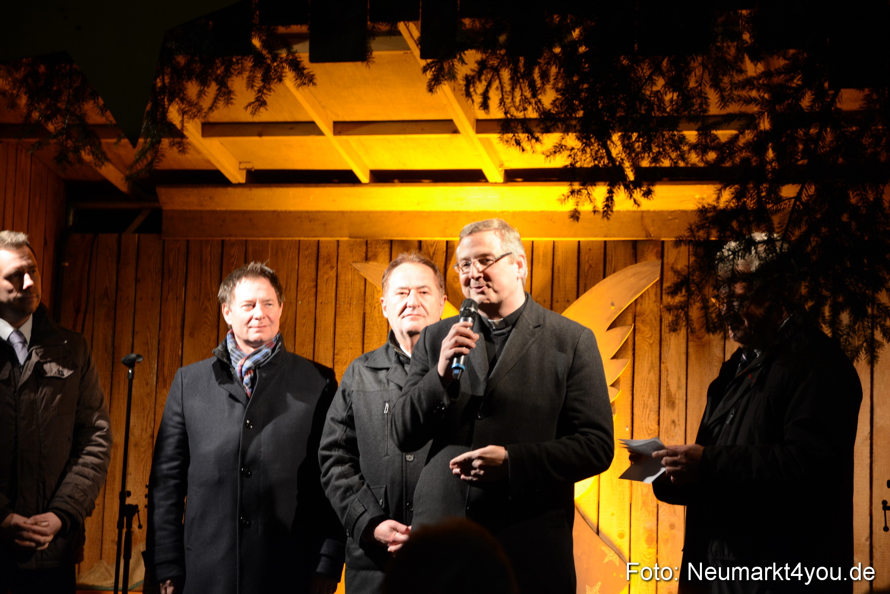 Weihnachtsmarkt Neumarkt Eroeffnung 241116 0040