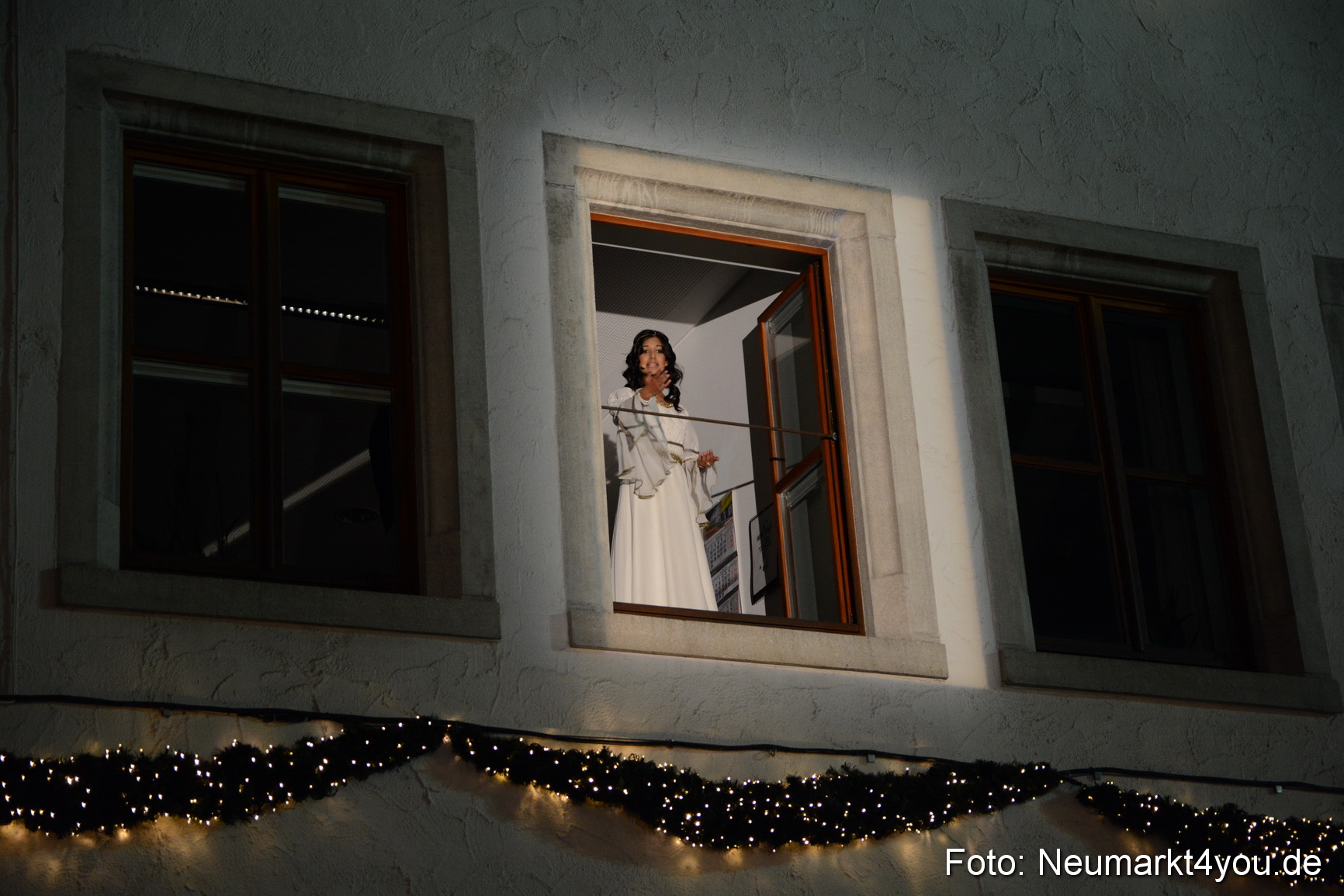 Weihnachtsmarkt Neumarkt Eroeffnung 241116 0045
