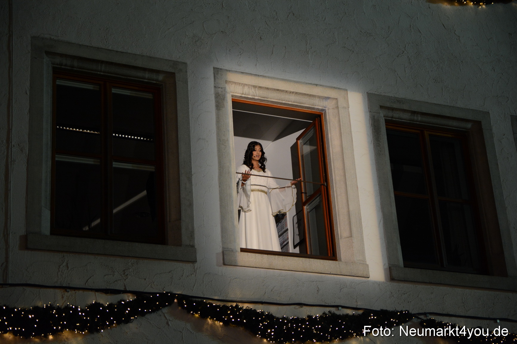 Weihnachtsmarkt Neumarkt Eroeffnung 241116 0046