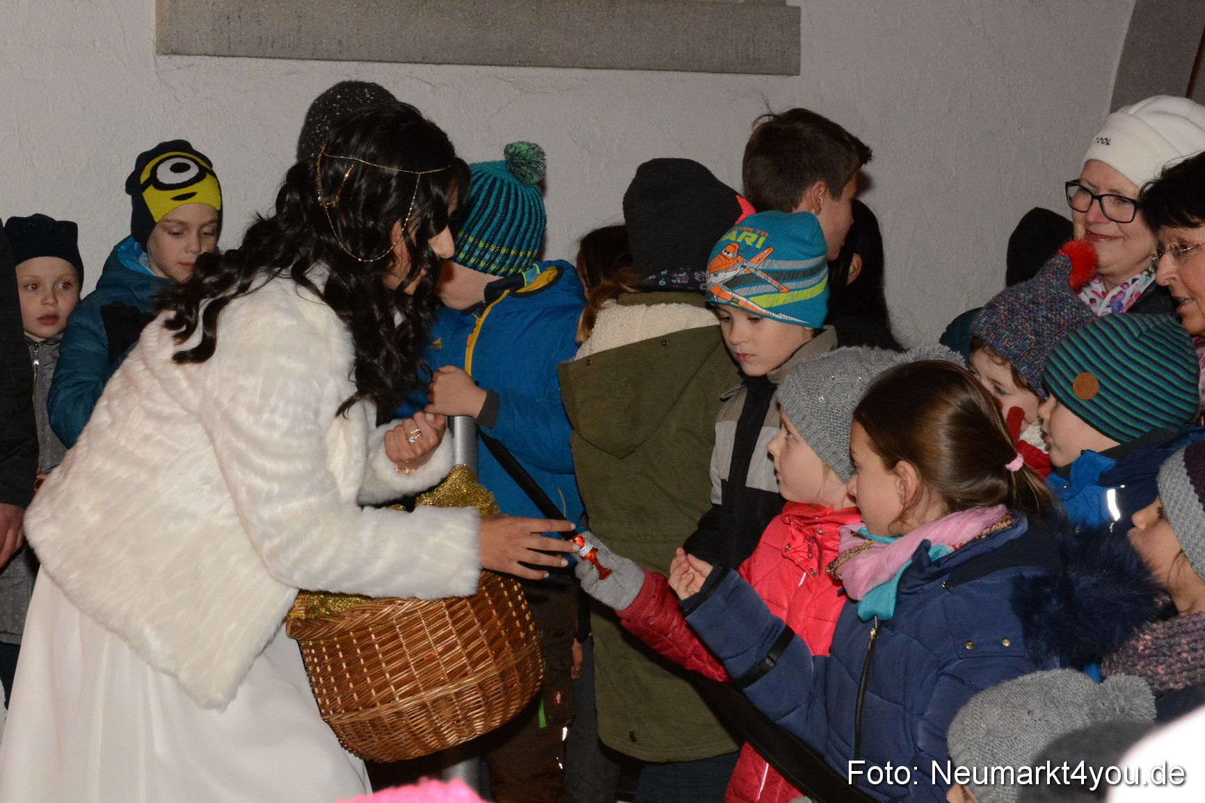 Weihnachtsmarkt Neumarkt Eroeffnung 241116 0049