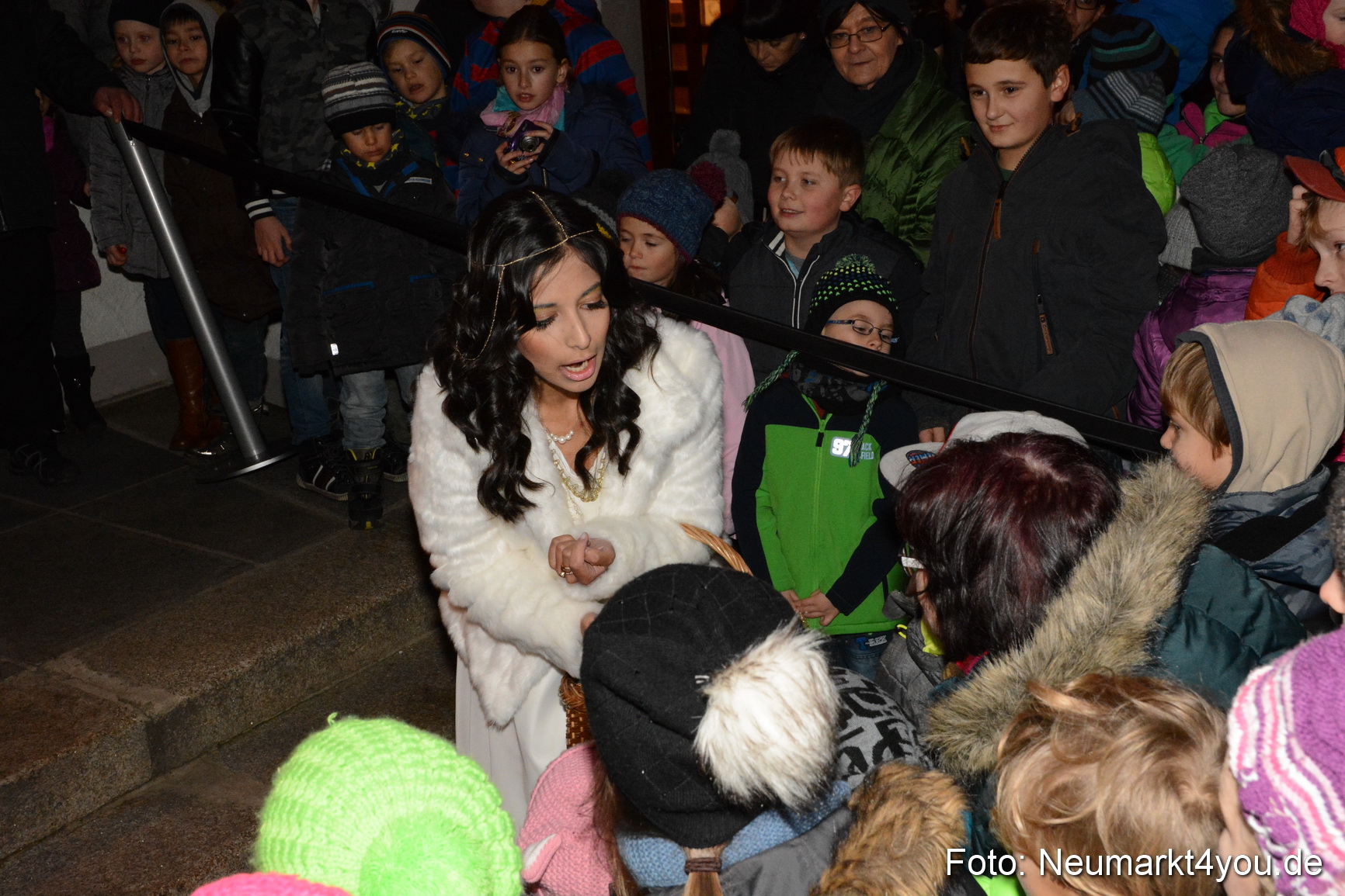 Weihnachtsmarkt Neumarkt Eroeffnung 241116 0051