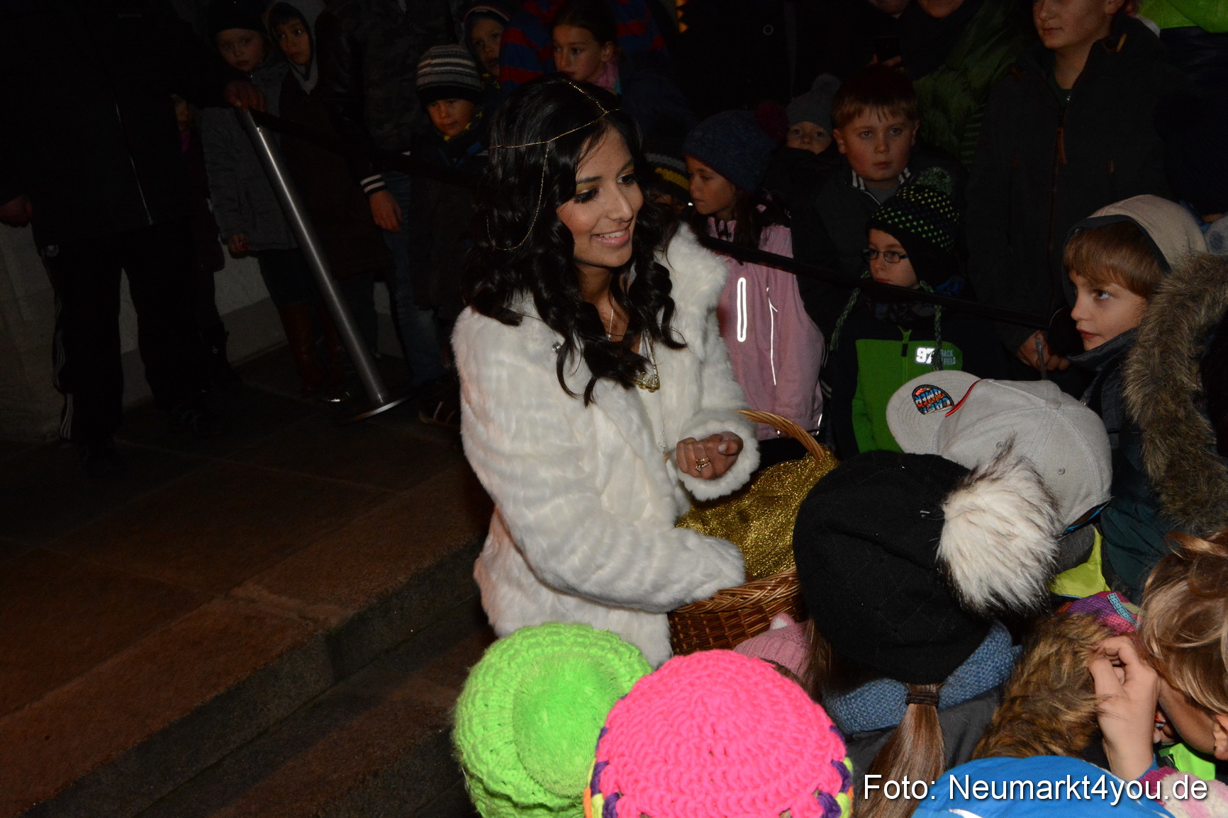Weihnachtsmarkt Neumarkt Eroeffnung 241116 0052