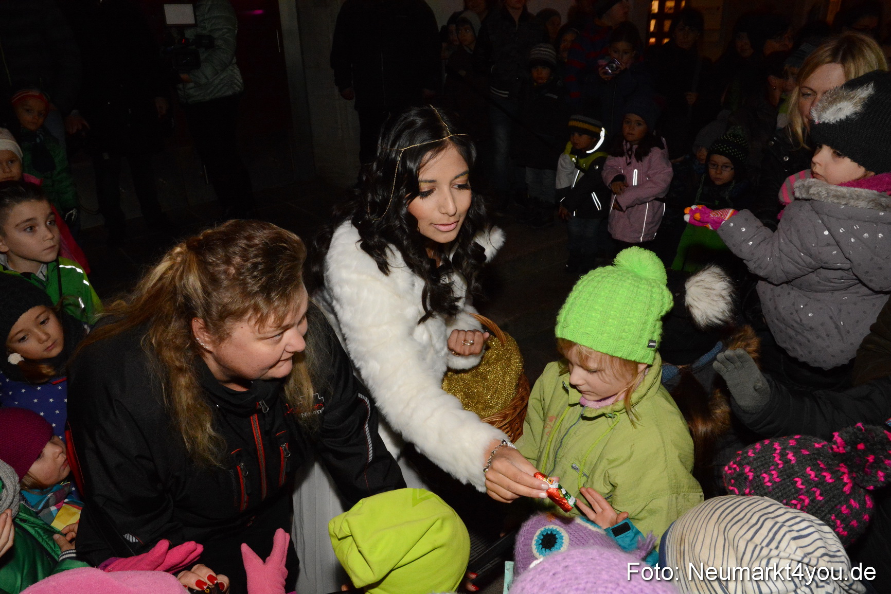 Weihnachtsmarkt Neumarkt Eroeffnung 241116 0054