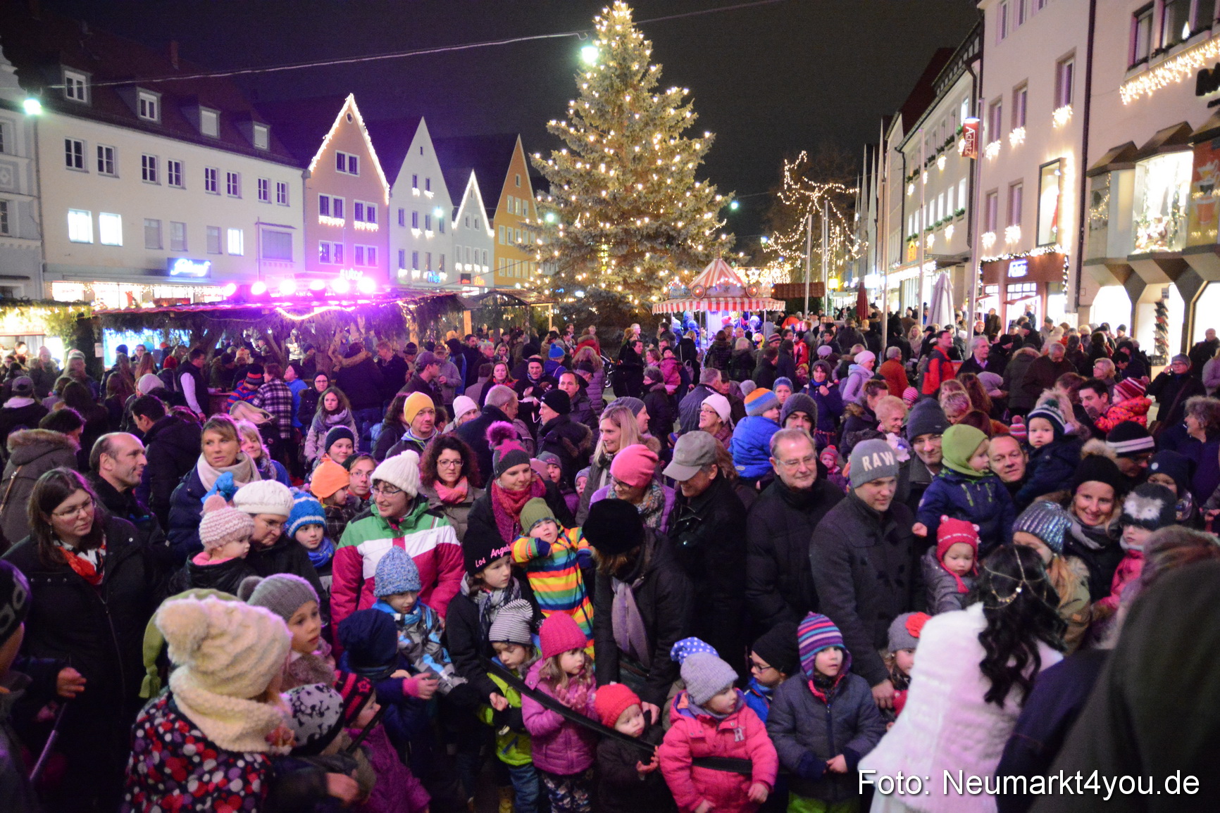 Weihnachtsmarkt Neumarkt Eroeffnung 241116 0055