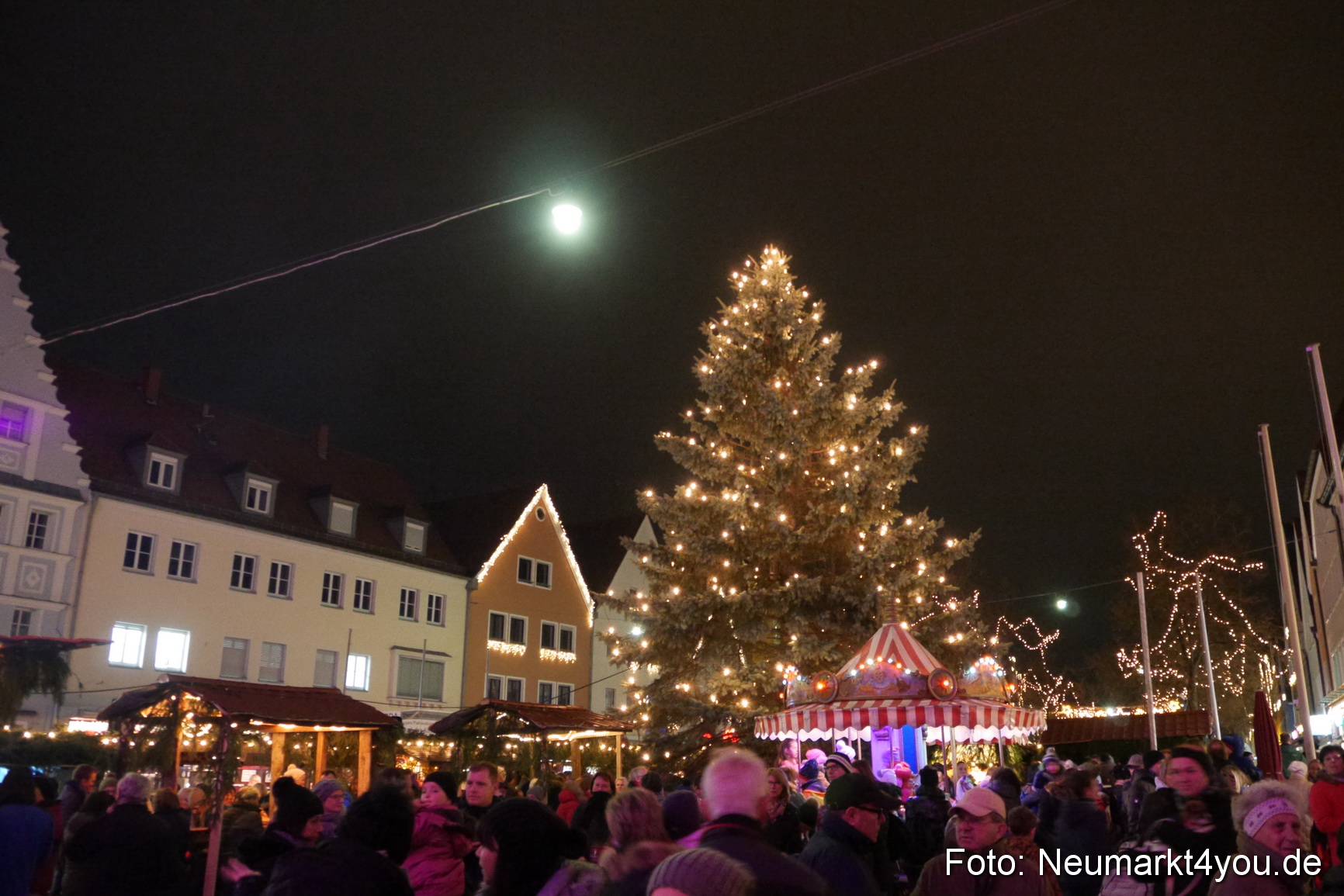 Weihnachtsmarkt Neumarkt Eroeffnung 241116 0056