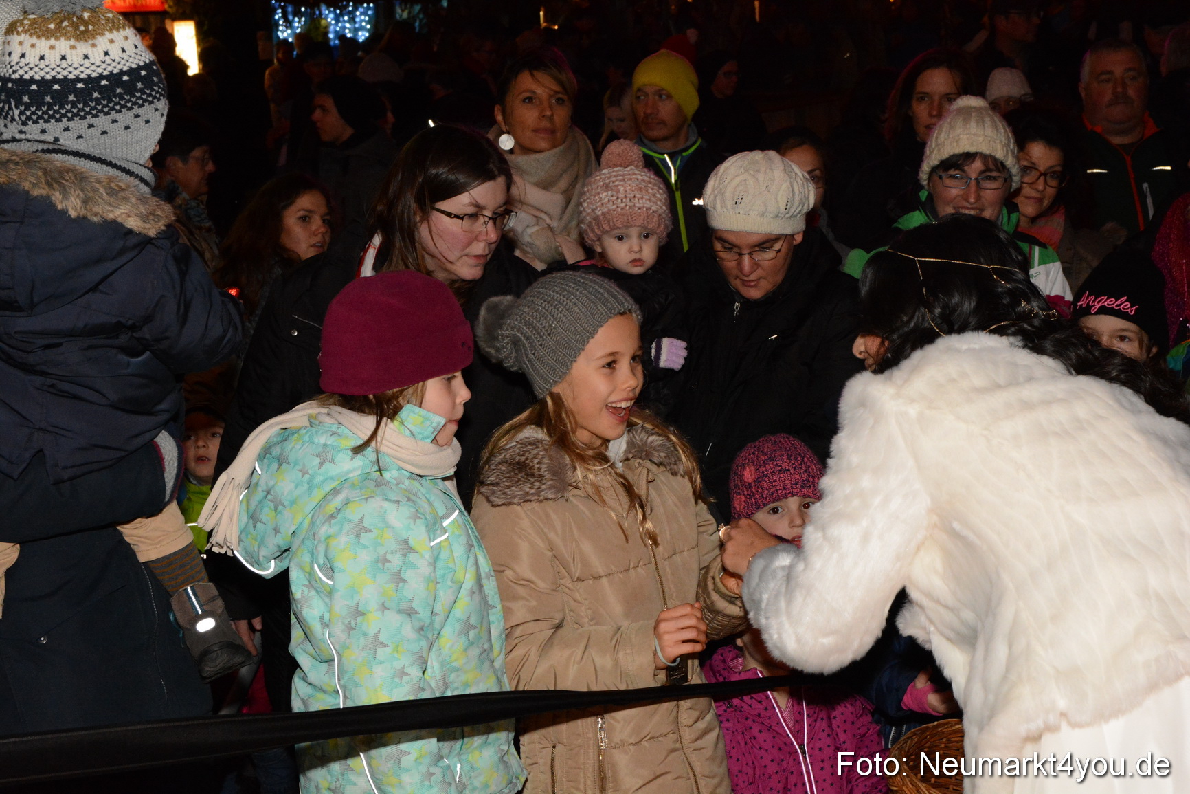 Weihnachtsmarkt Neumarkt Eroeffnung 241116 0059