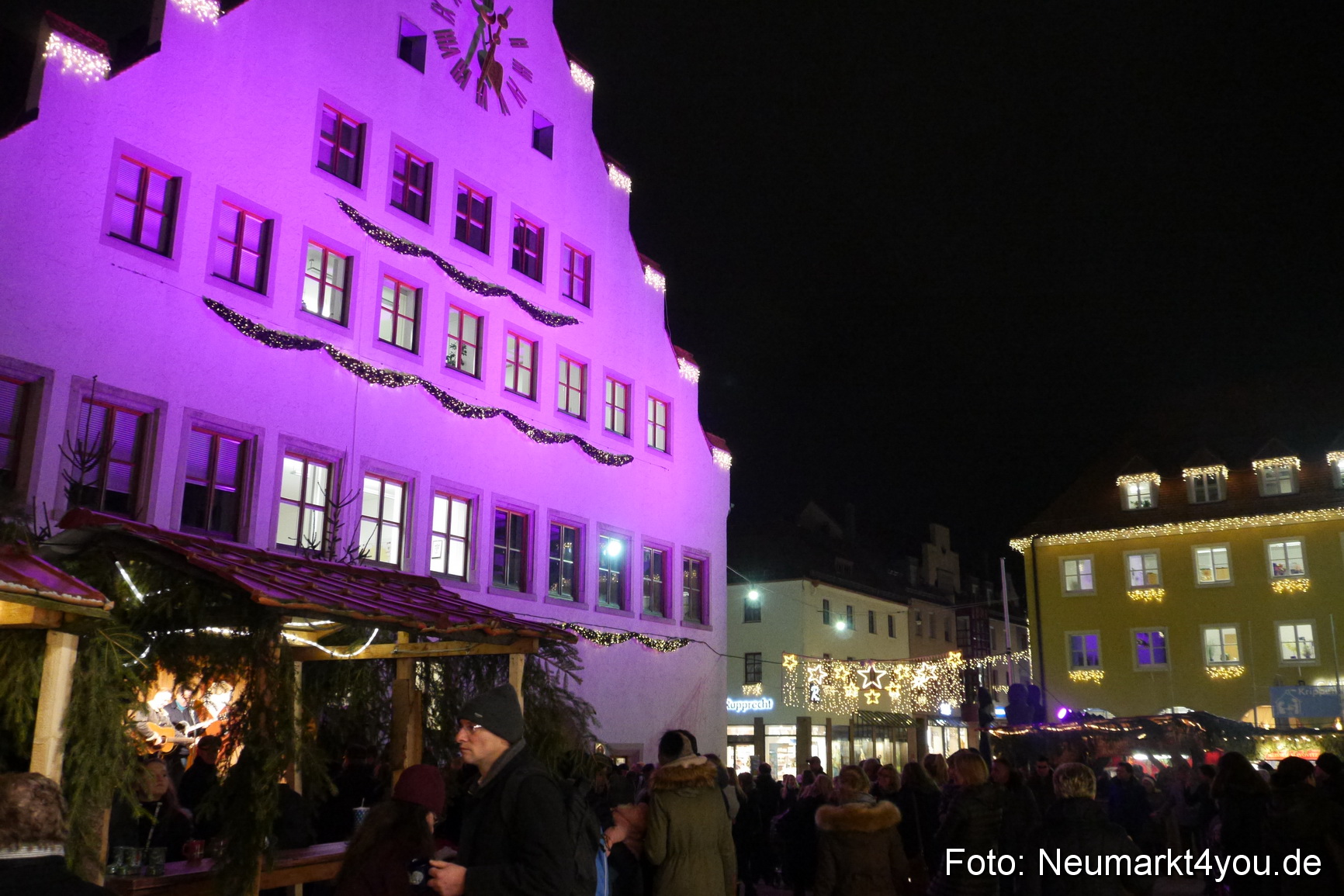 Weihnachtsmarkt Neumarkt Eroeffnung 241116 0065