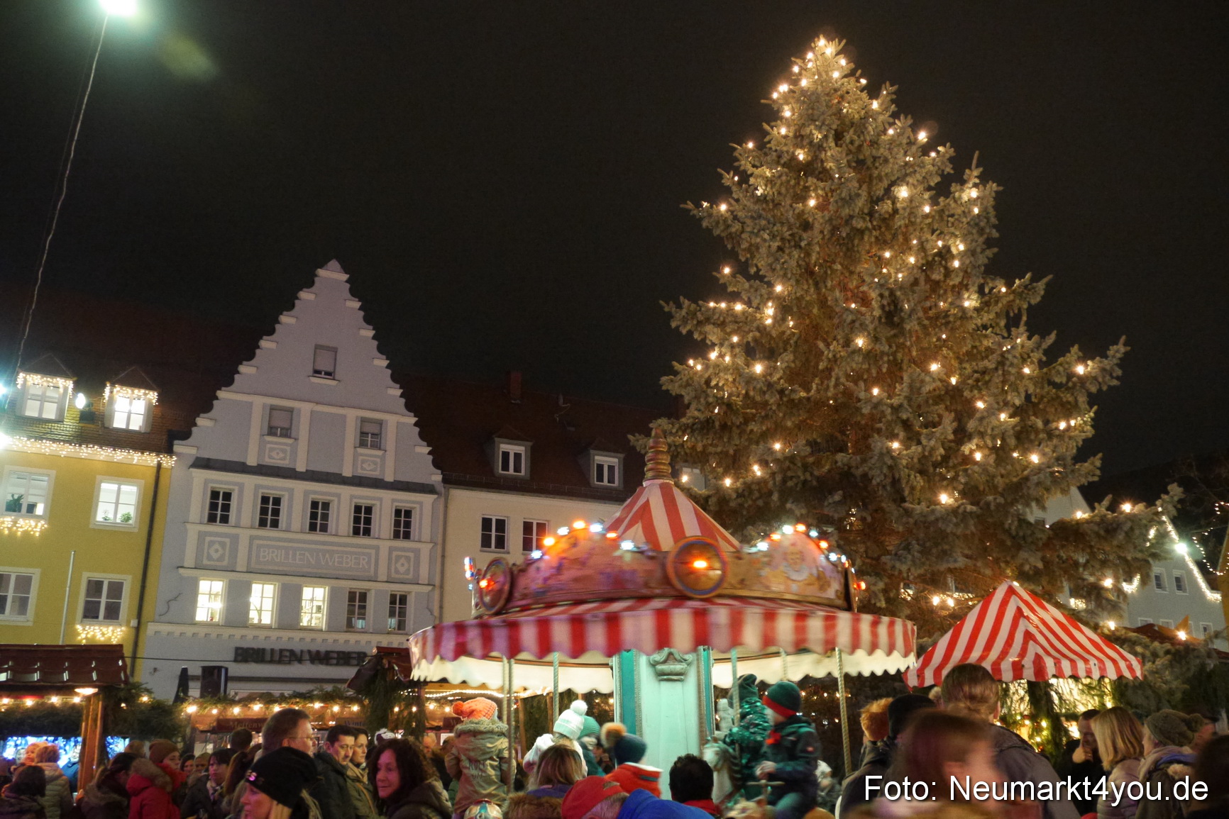 Weihnachtsmarkt Neumarkt Eroeffnung 241116 0066