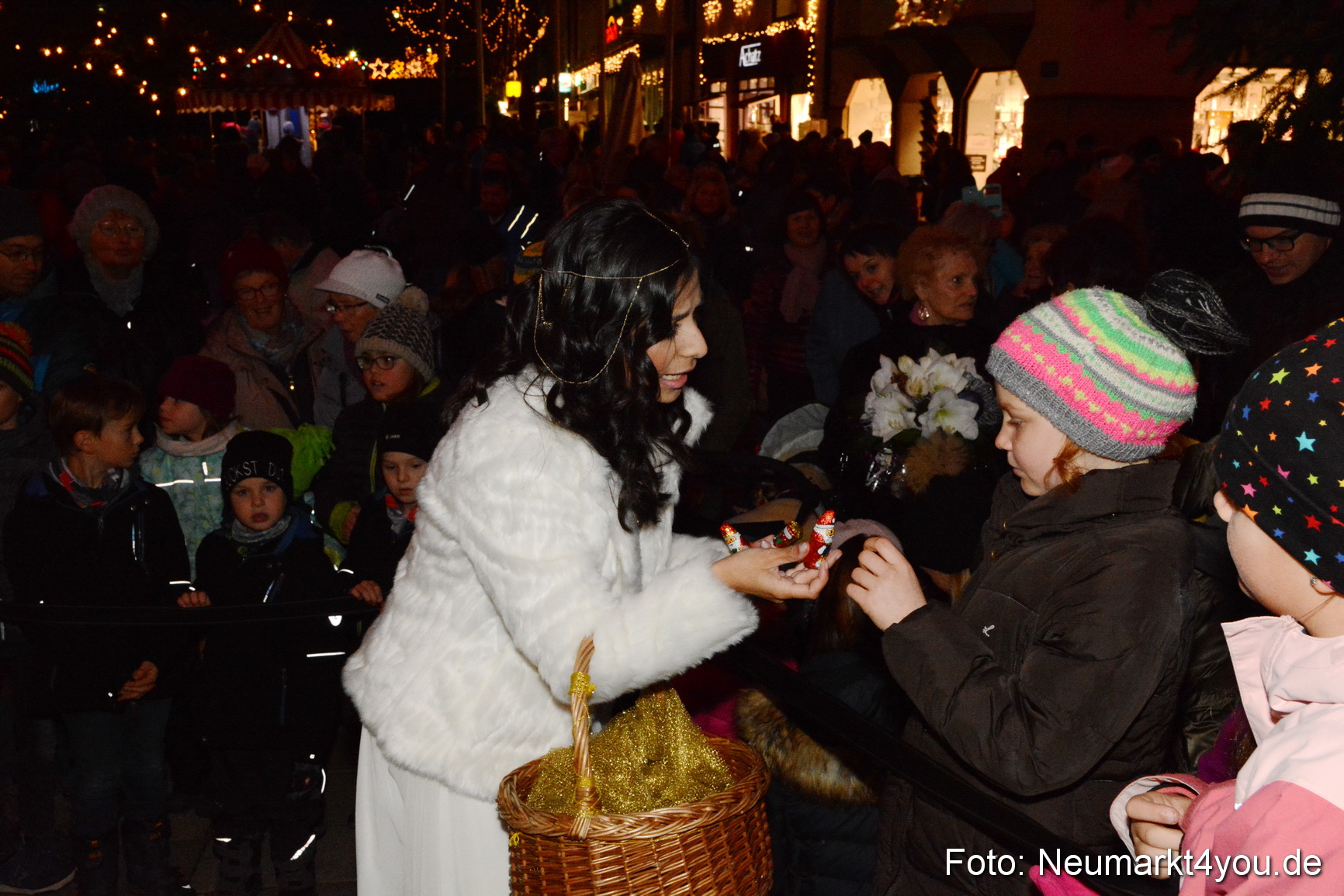 Weihnachtsmarkt Neumarkt Eroeffnung 241116 0069