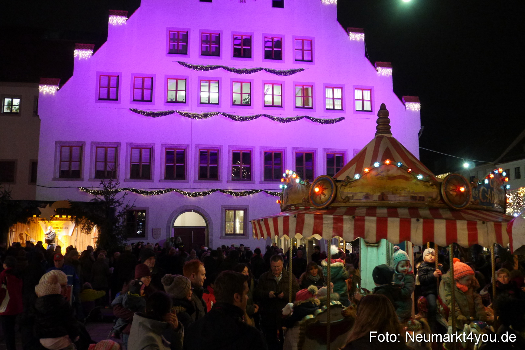 Weihnachtsmarkt Neumarkt Eroeffnung 241116 0071