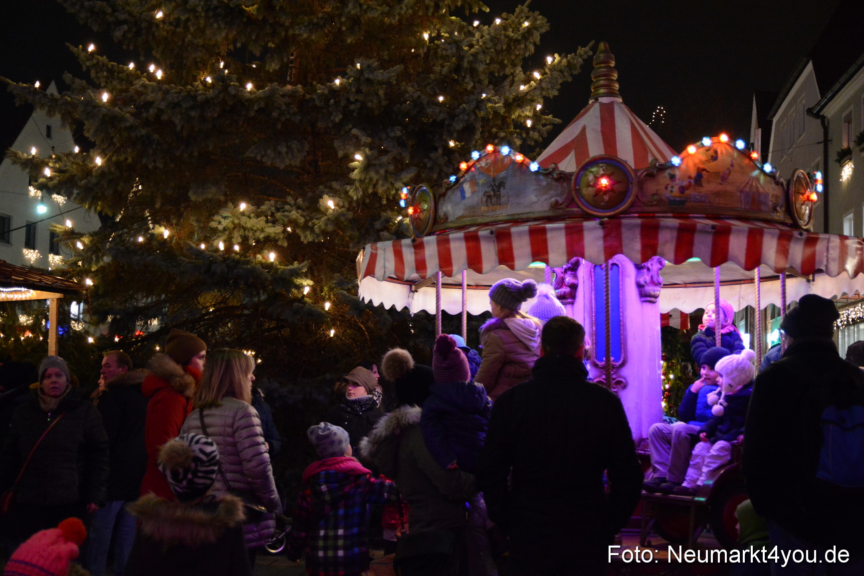 Weihnachtsmarkt Neumarkt Eroeffnung 241116 0073