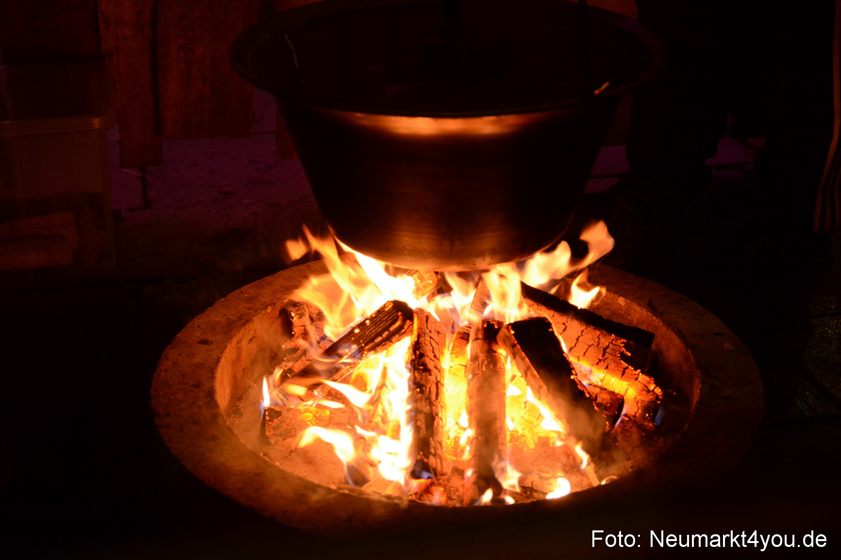 Weihnachtsmarkt Neumarkt Eroeffnung 241116 0074