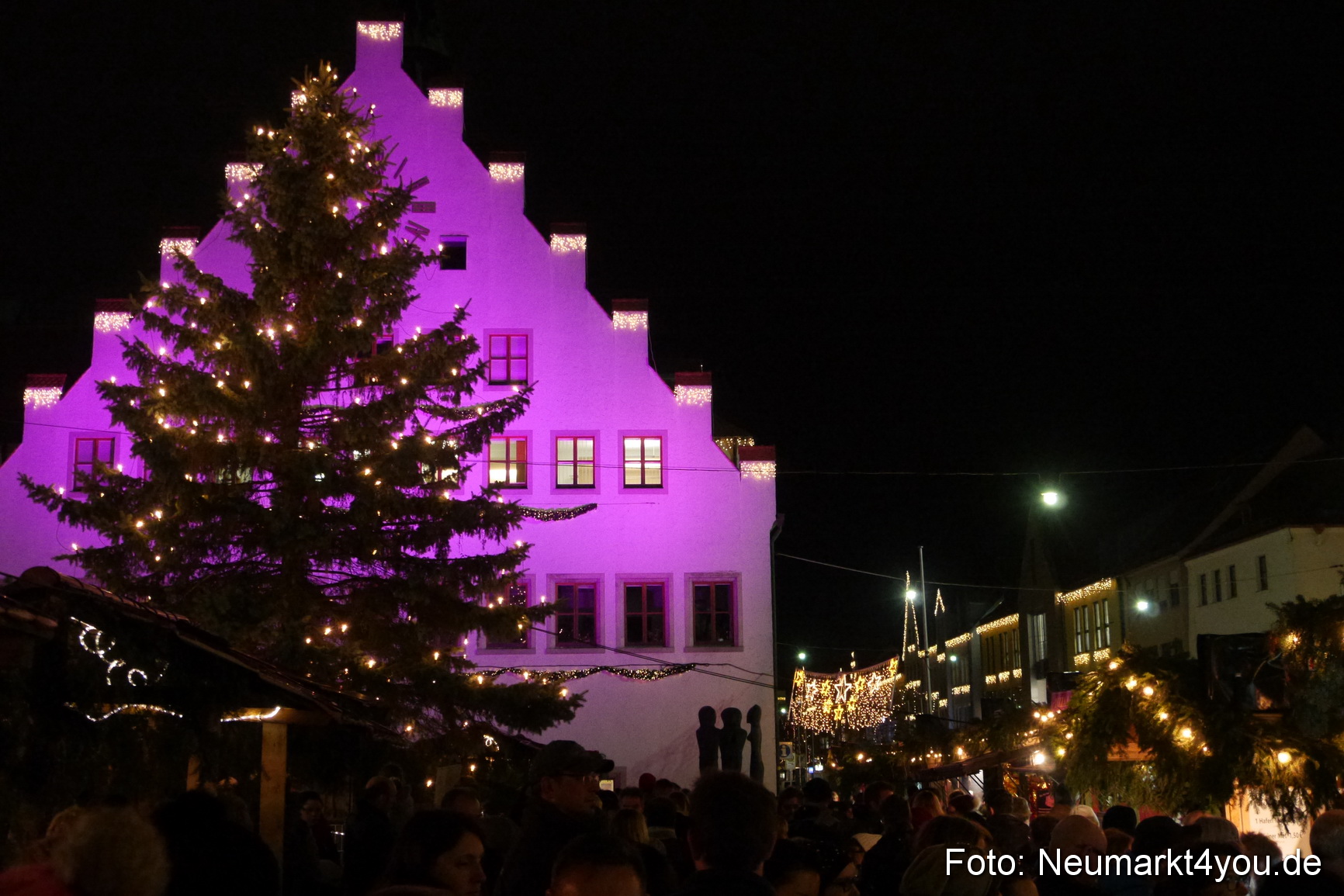 Weihnachtsmarkt Neumarkt Eroeffnung 241116 0077