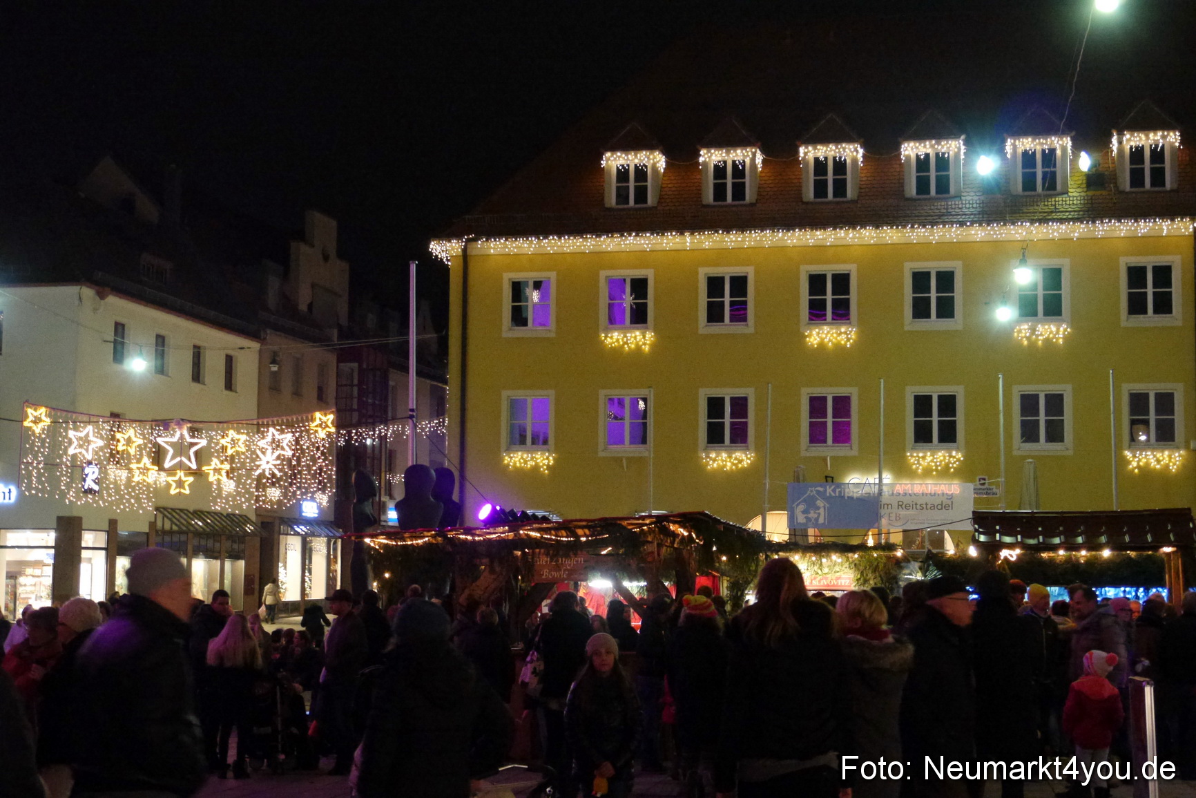 Weihnachtsmarkt Neumarkt Eroeffnung 241116 0084