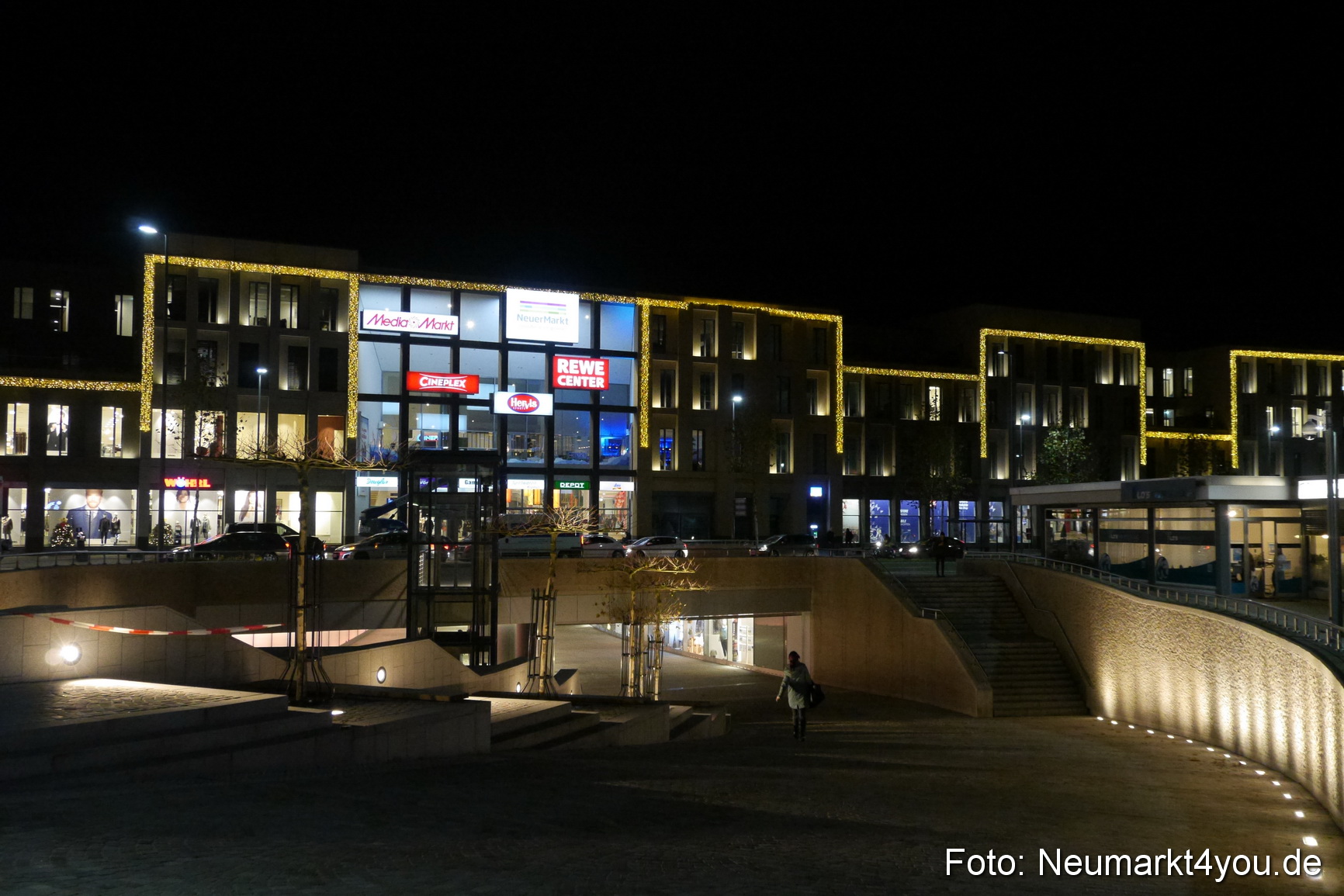 Weihnachtsmarkt Neumarkt Eroeffnung 241116 0090