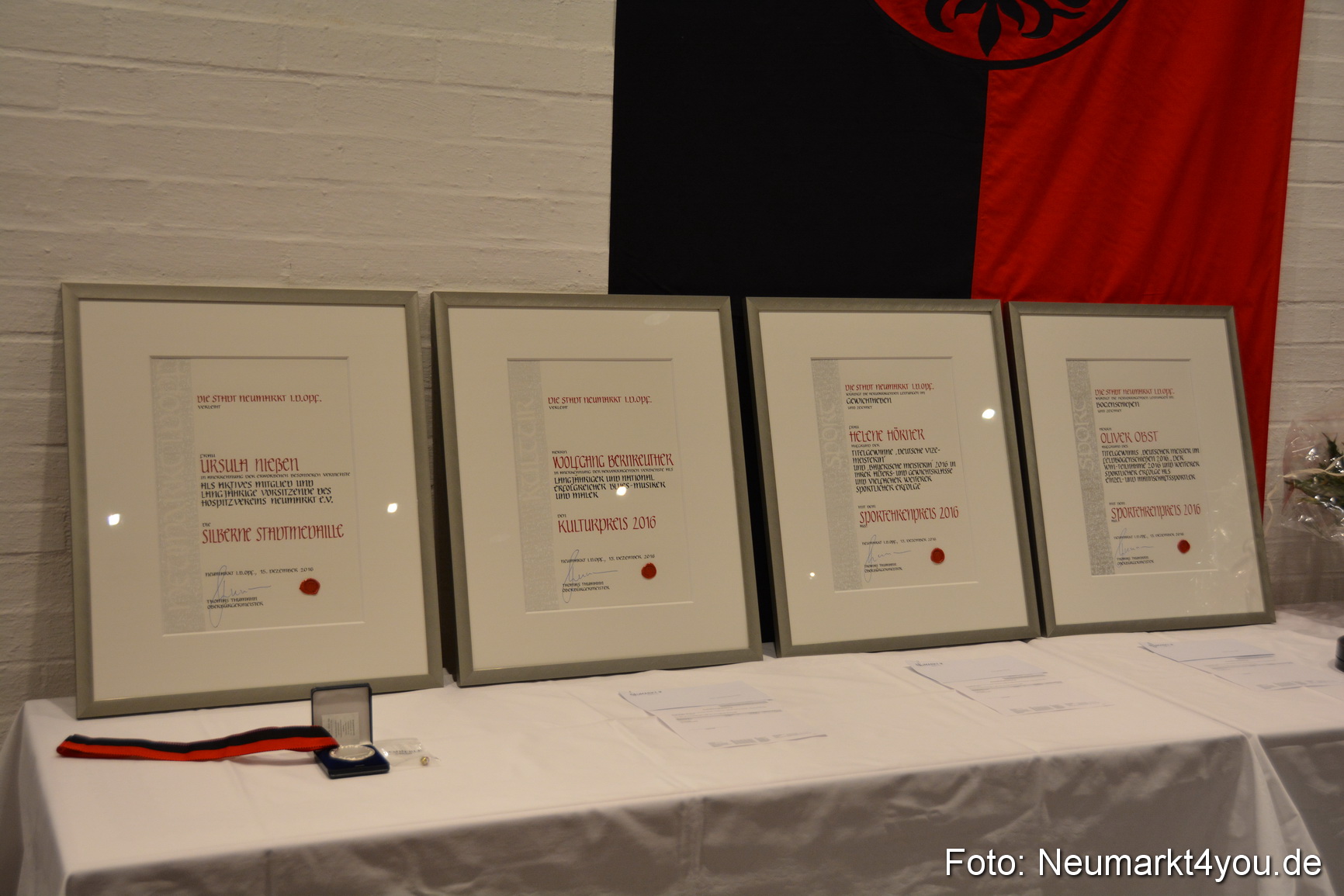 Weihnachtssitzung Stadtrat Neumarkt 151216 0018