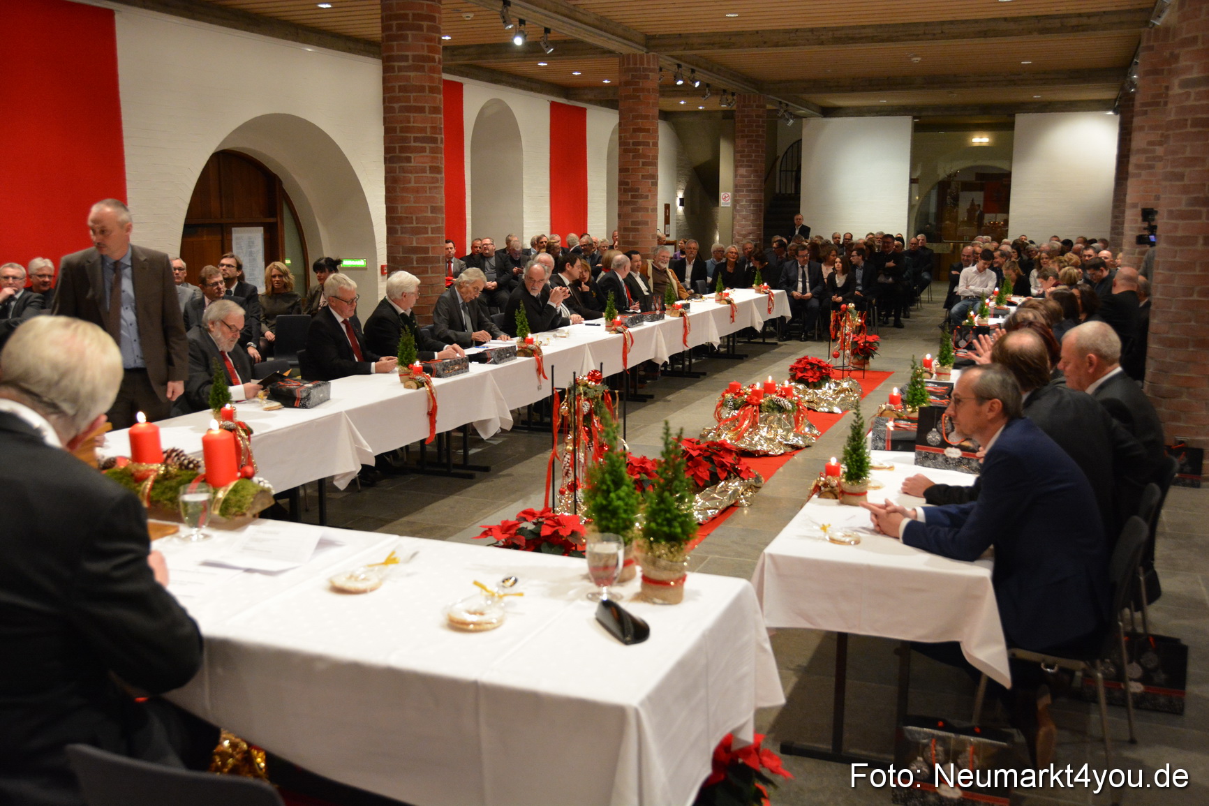 Weihnachtssitzung Stadtrat Neumarkt 151216 0026