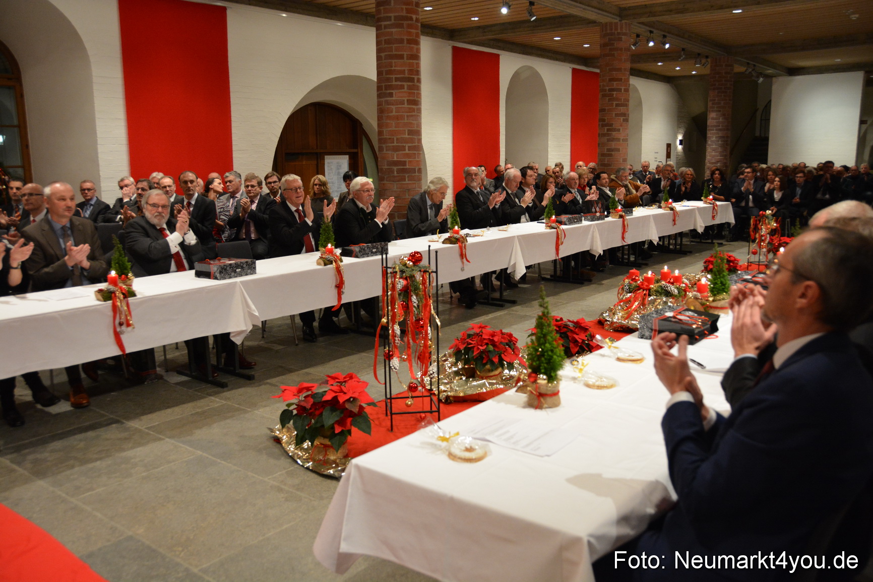 Weihnachtssitzung Stadtrat Neumarkt 151216 0028