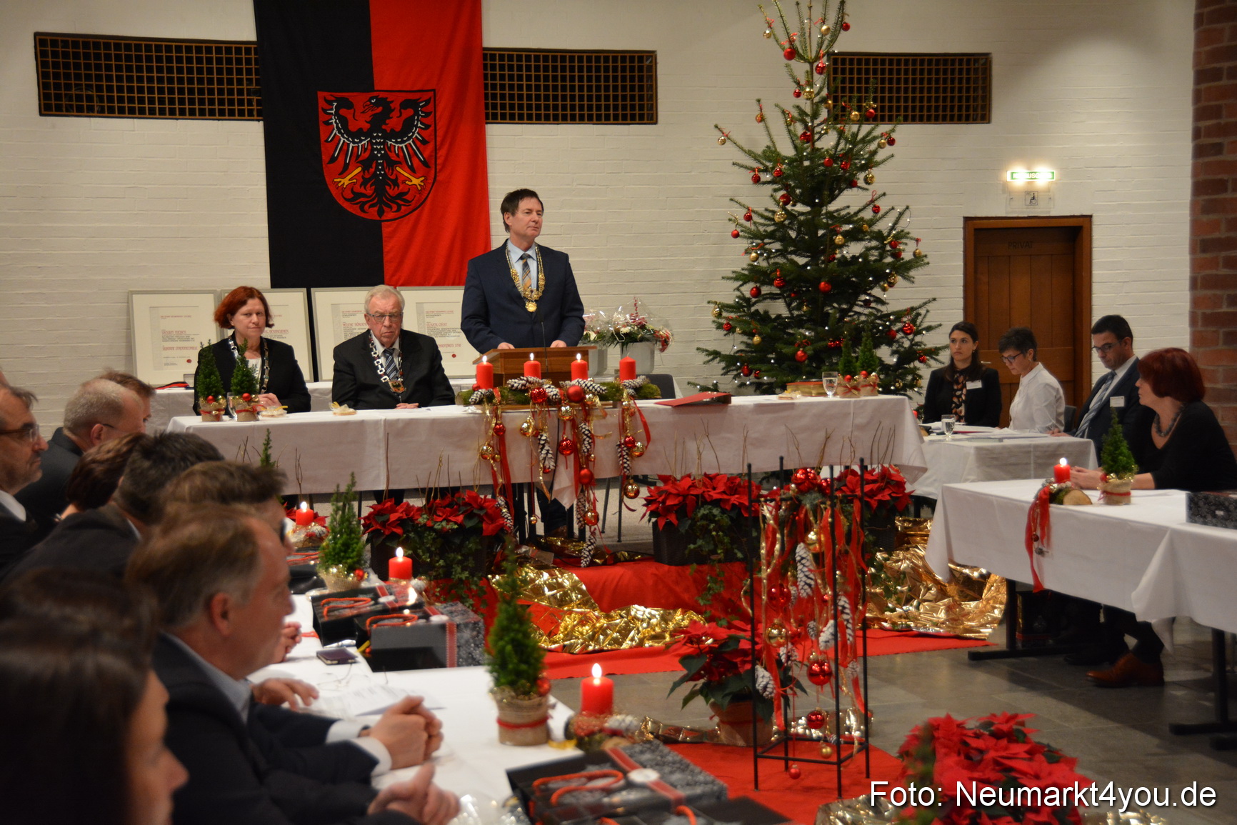 Weihnachtssitzung Stadtrat Neumarkt 151216 0029