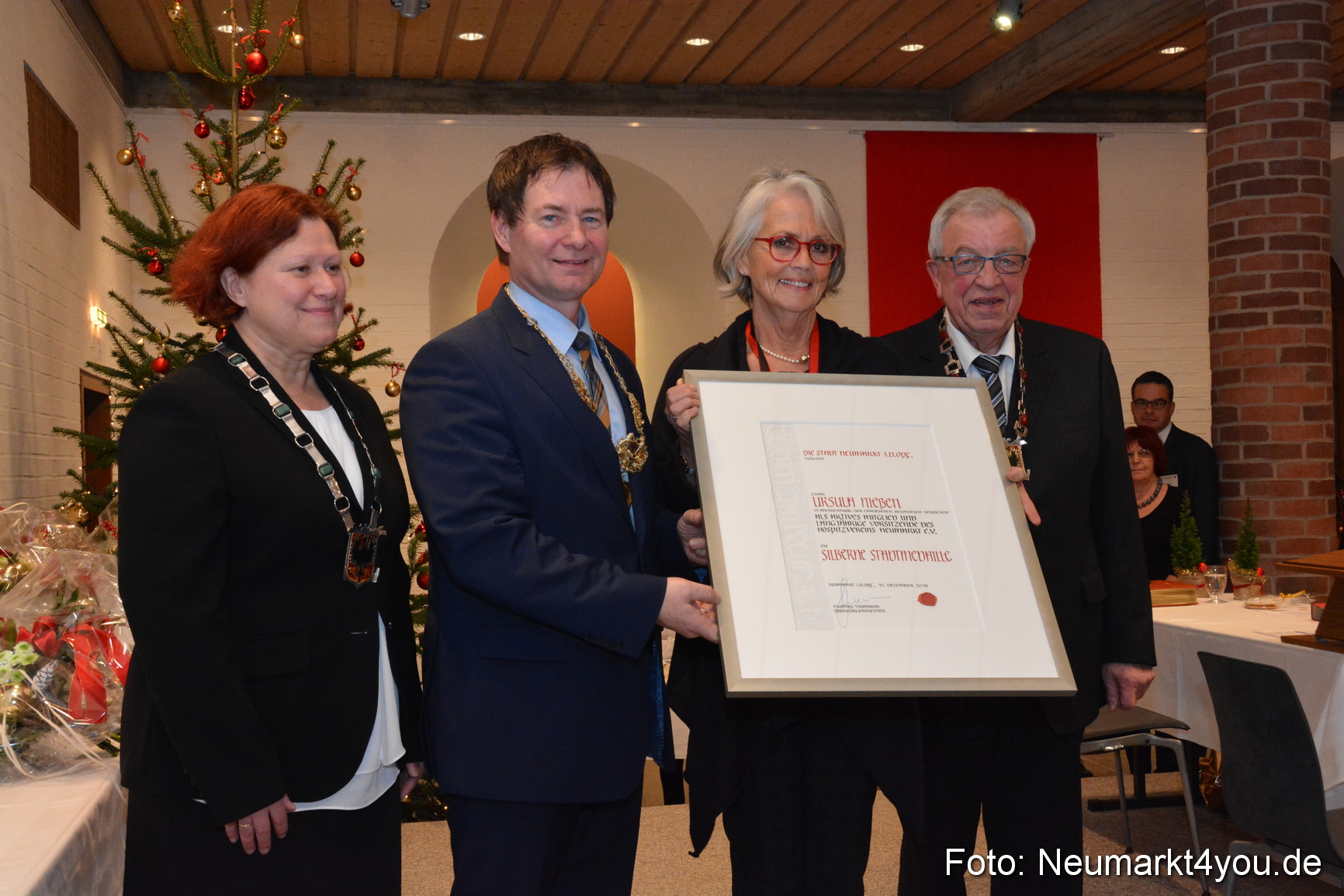 Weihnachtssitzung Stadtrat Neumarkt 151216 0033