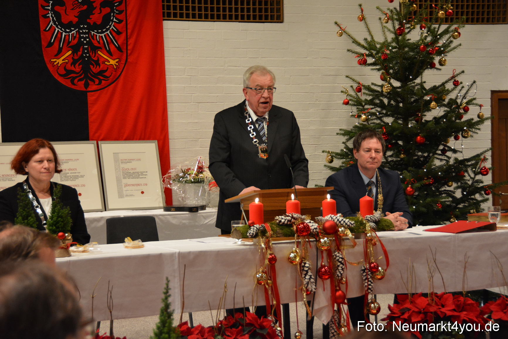 Weihnachtssitzung Stadtrat Neumarkt 151216 0036