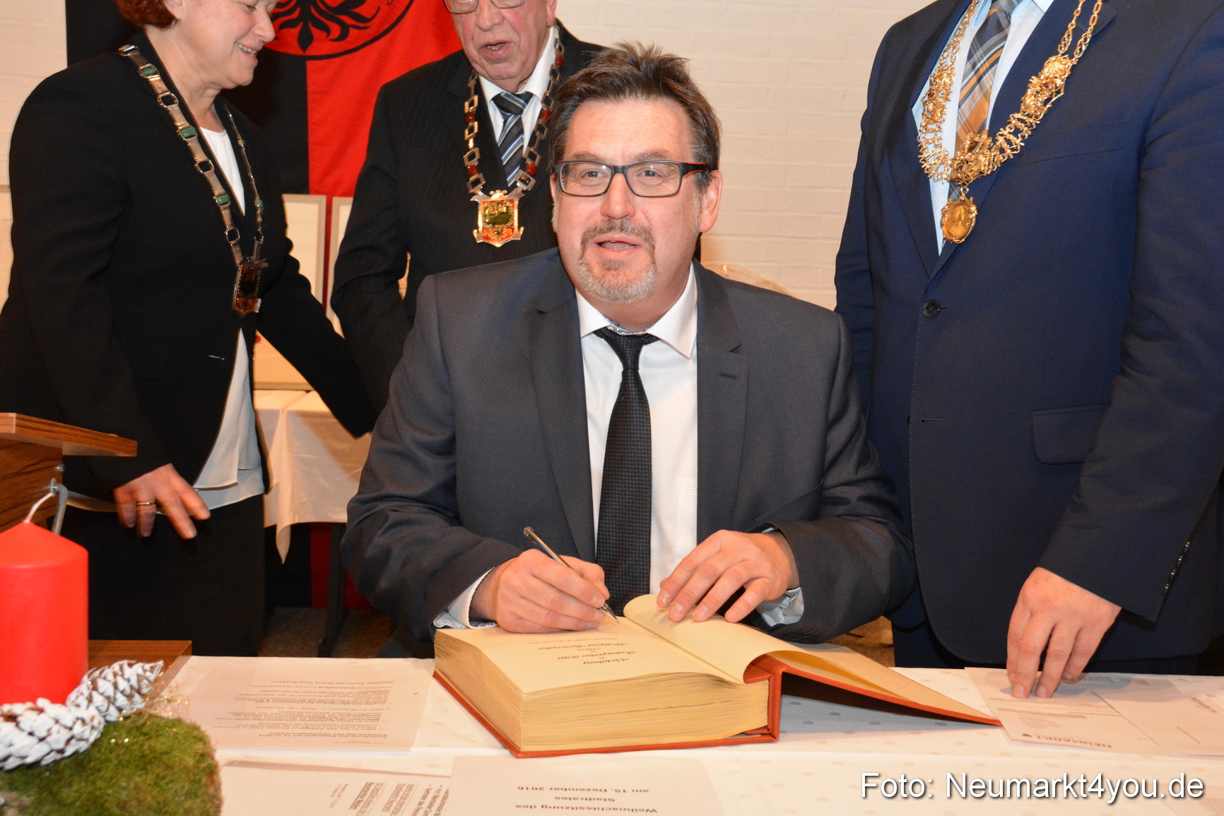 Weihnachtssitzung Stadtrat Neumarkt 151216 0038