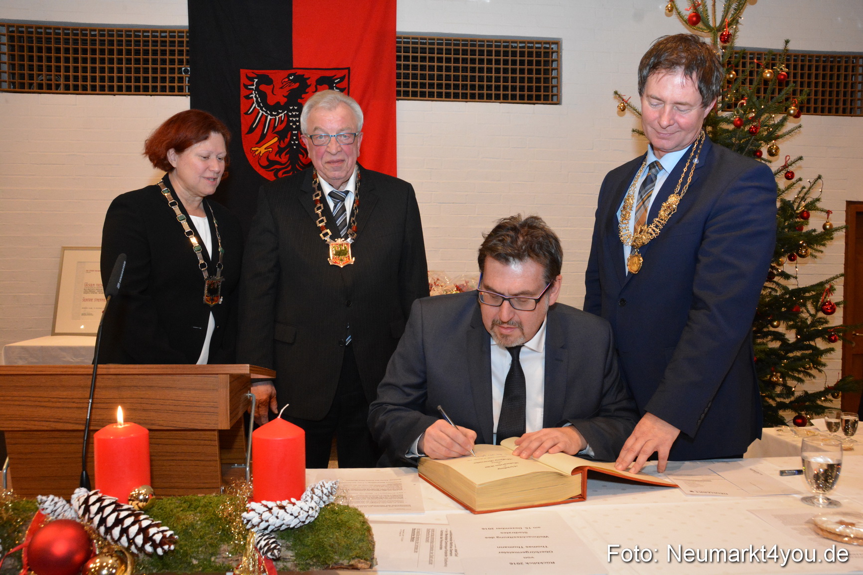 Weihnachtssitzung Stadtrat Neumarkt 151216 0039