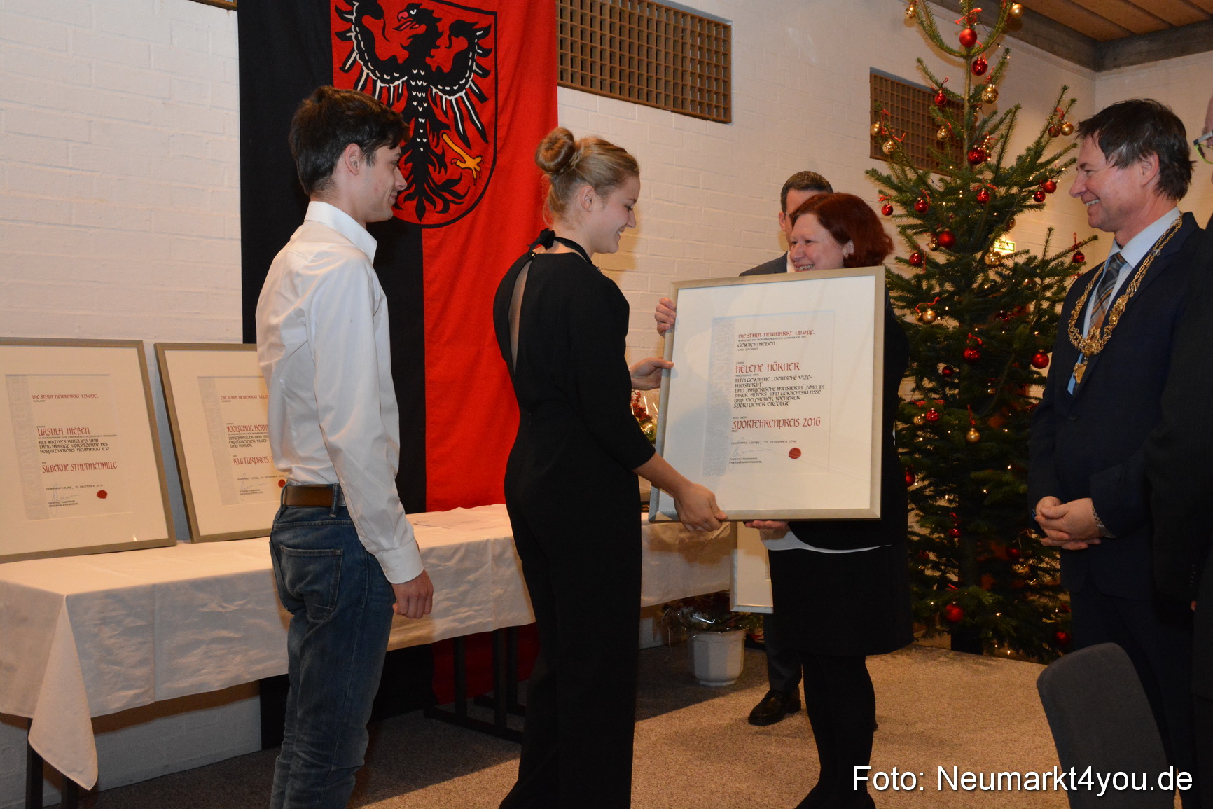 Weihnachtssitzung Stadtrat Neumarkt 151216 0041