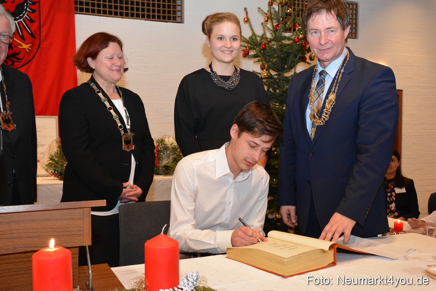 Weihnachtssitzung Stadtrat Neumarkt 151216 0044