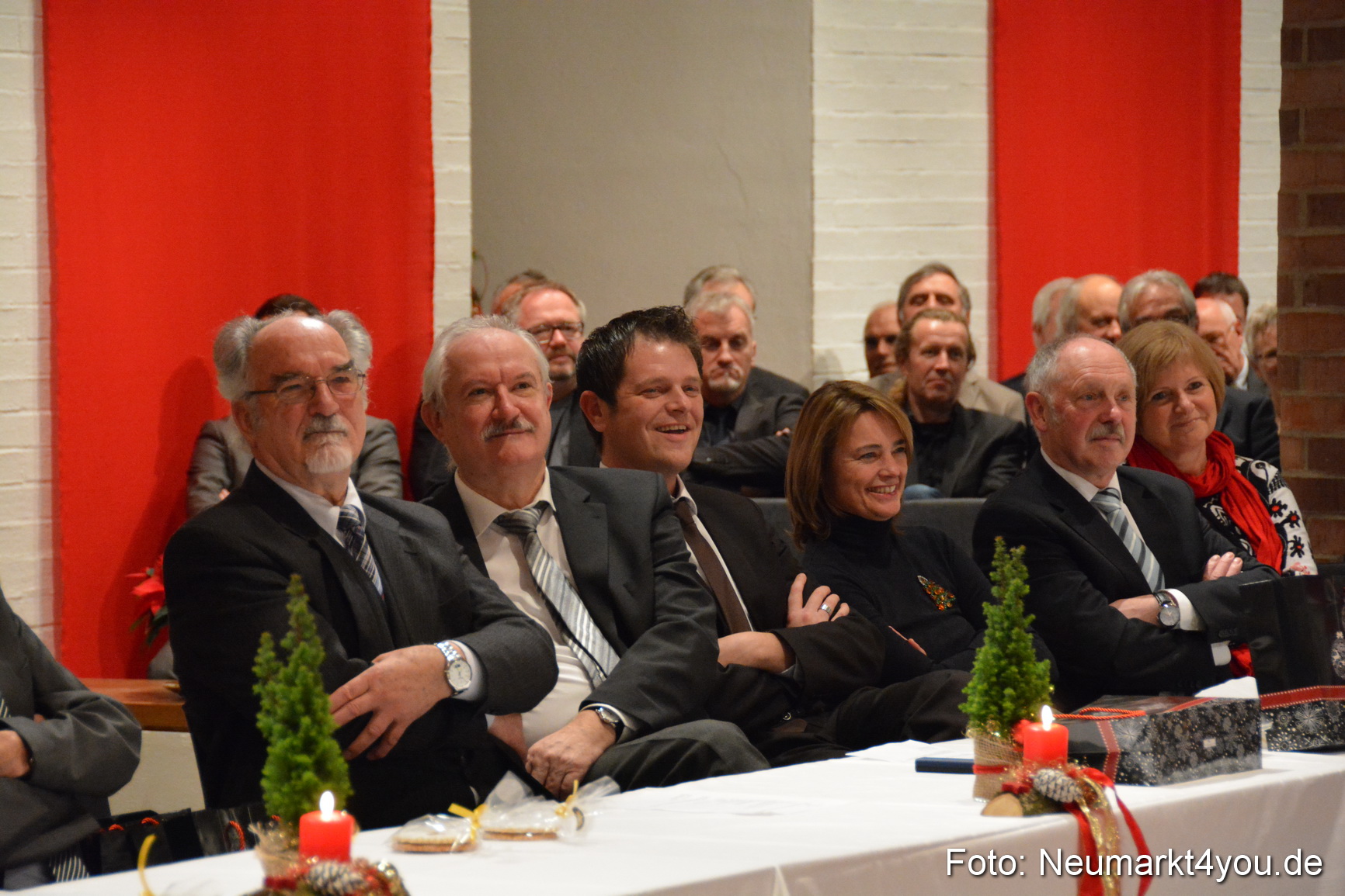 Weihnachtssitzung Stadtrat Neumarkt 151216 0047